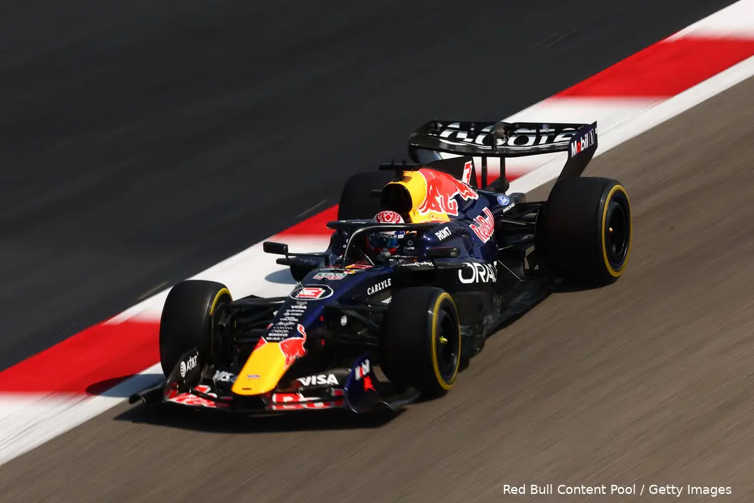 max-verstappen-red-bull-racing-rb22-wintertest-bahrein-15