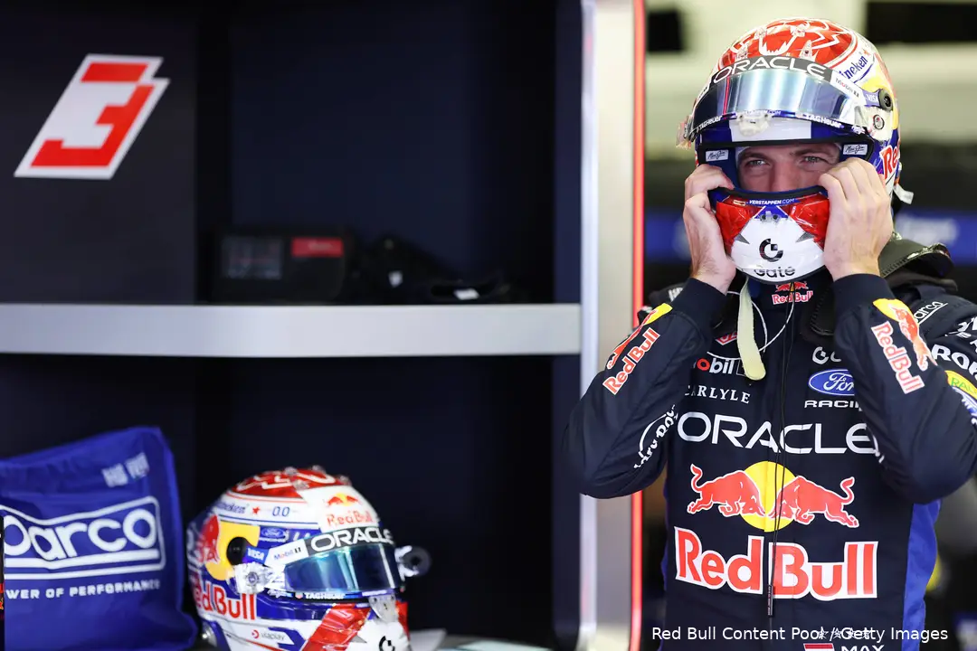 max-verstappen-red-bull-racing-wintertest-bahrein-1-helm-2