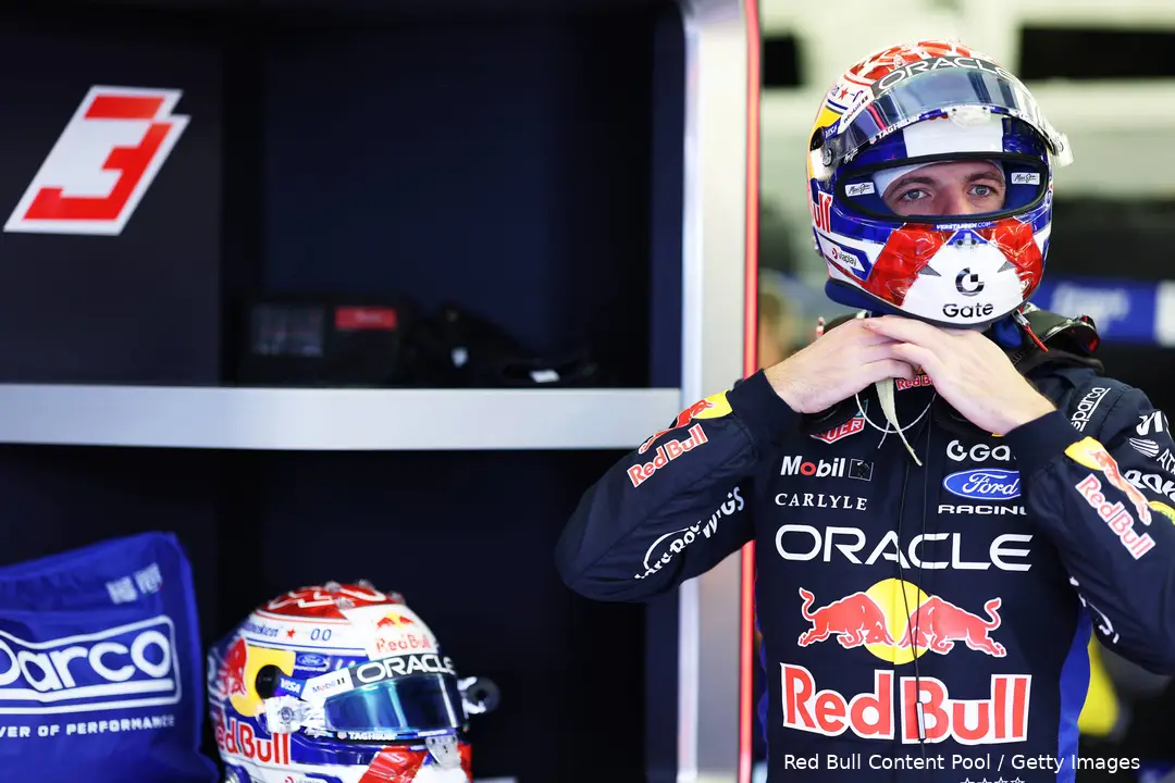 max-verstappen-red-bull-racing-wintertest-bahrein-1-helm-4