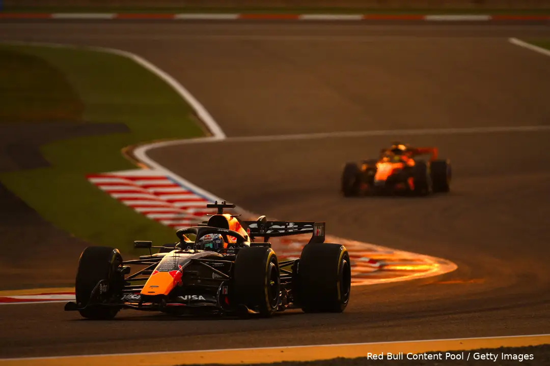 max-verstappen-red-bull-racing-wintertest-bahrein-3-3-12-rb22-1-mclaren-oscar-piastri