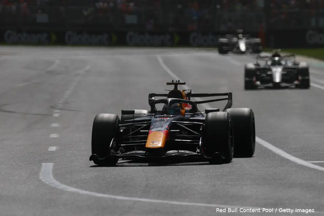 max-verstappen-red-bull-racing-rb22-australië-grand-prix-1-sm-straight-line-mode