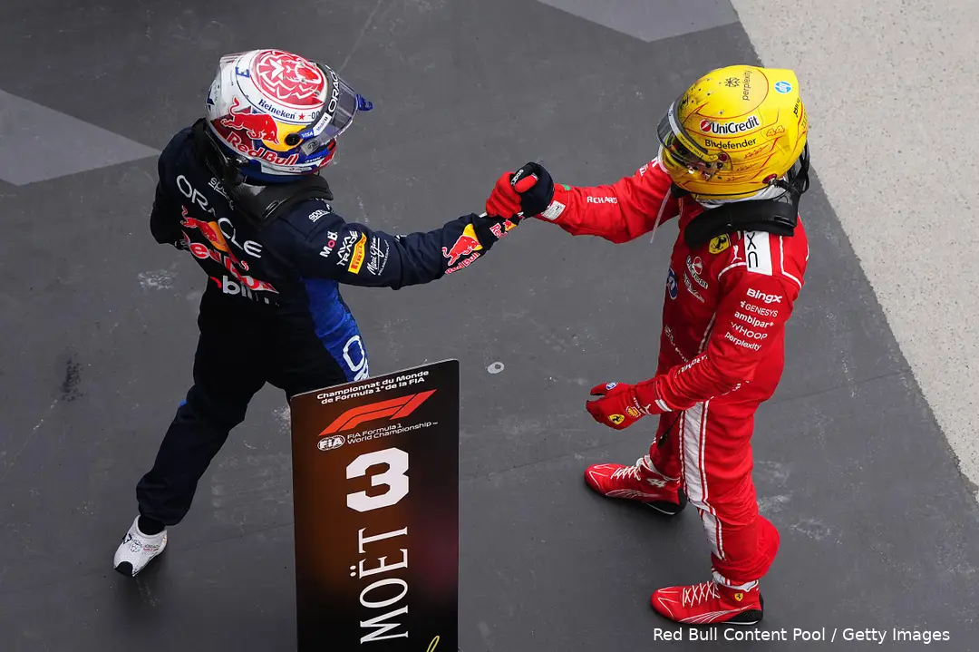 max-verstappen-red-bull-racing-lewis-hamilton-ferrari-2026-zondag-race-canada-1