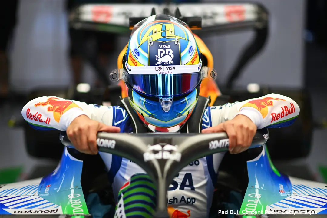 arvid-lindblad-racing-bulls-2026-barcelona-zondag-race-helm