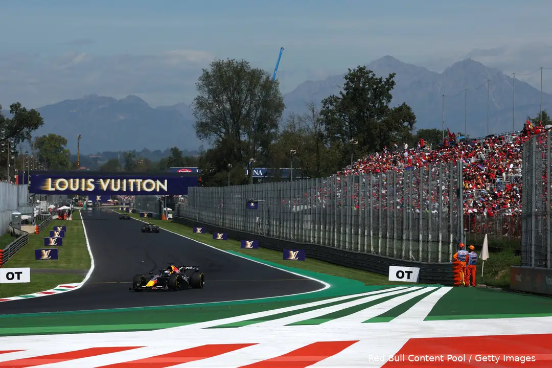 max-verstappen-red-bull-racing-rb22-monza-italië-14
