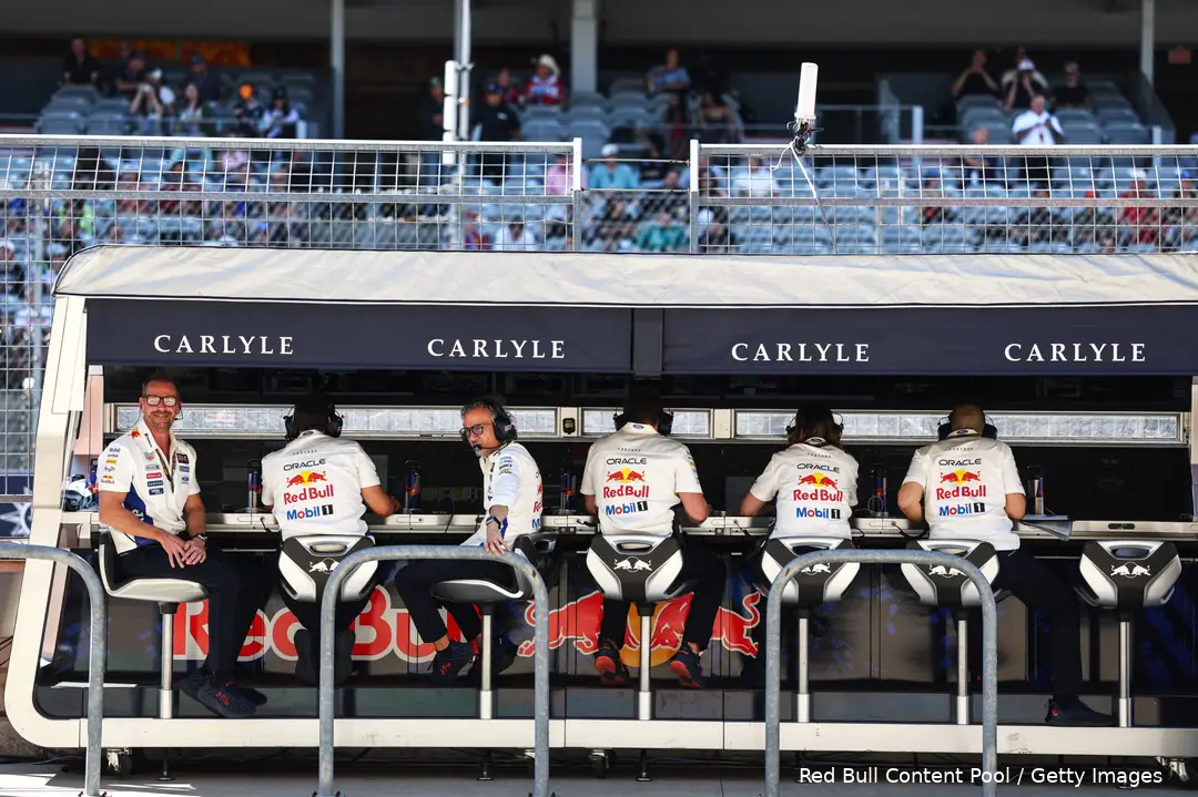 laurent-mekies-pitmuur-cota-vs-austin-red-bull-racing-RB22