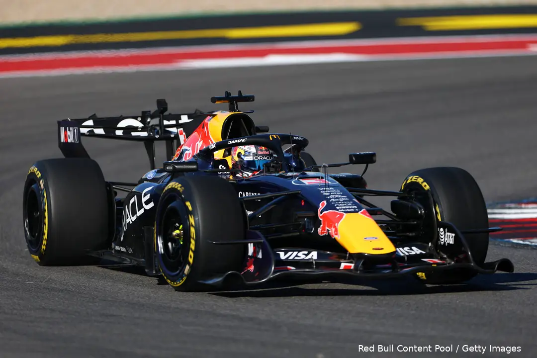 max-verstappen-red-bull-racing-rb22-cota-vs-12