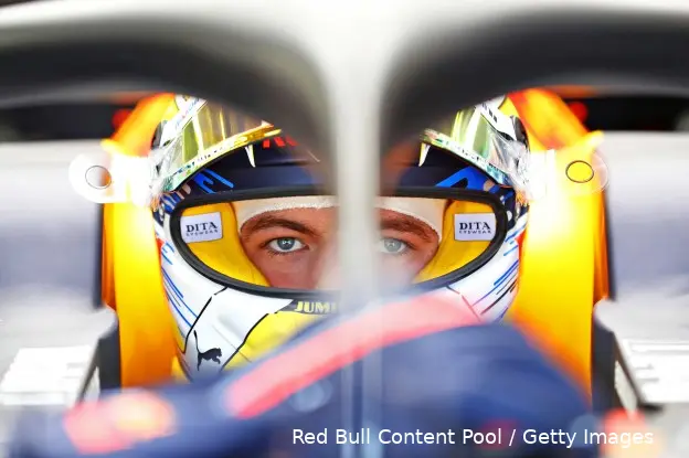 Verstappen in auto Oostenrijk