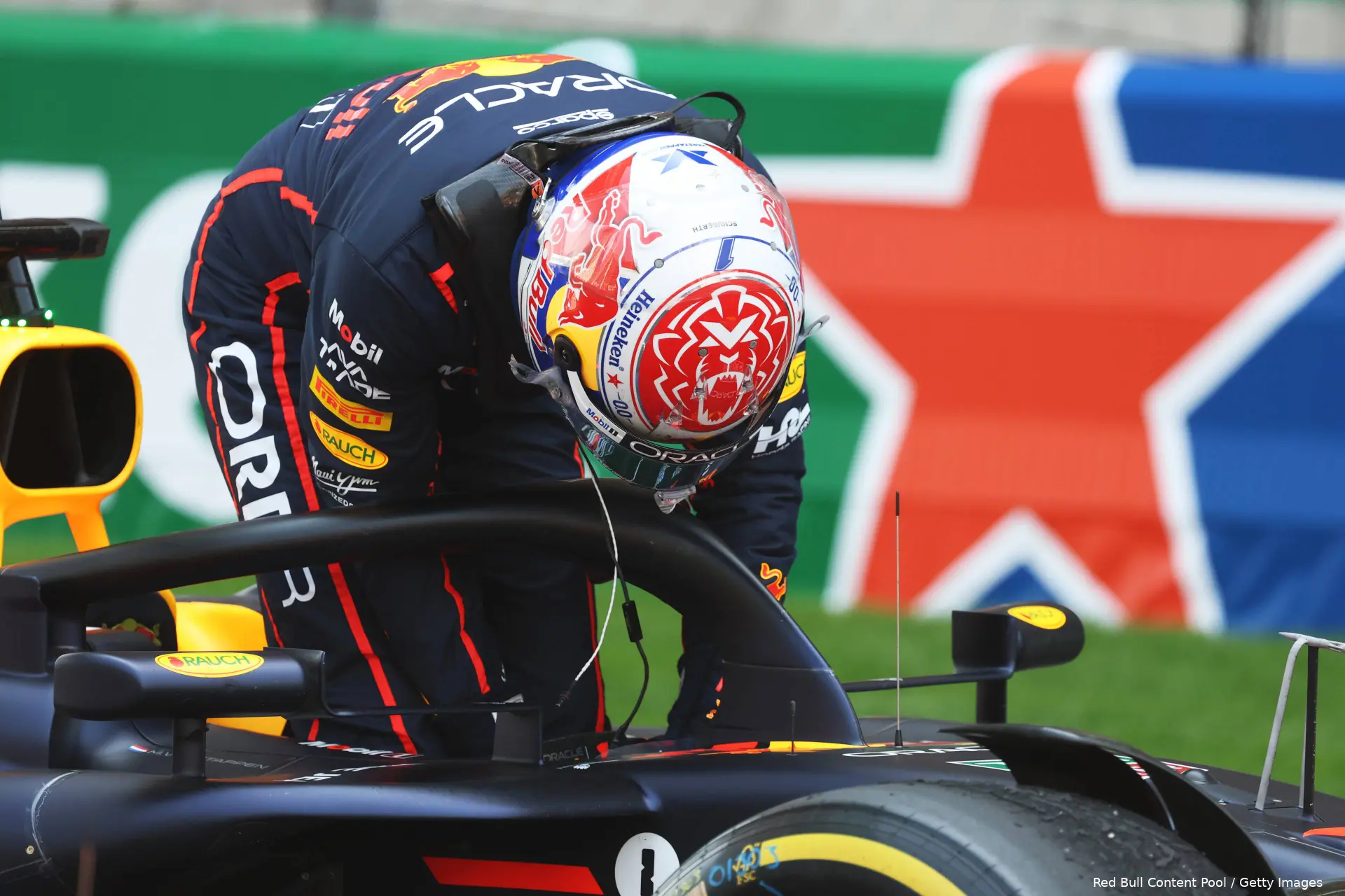 max verstappen helm cockpit 1812