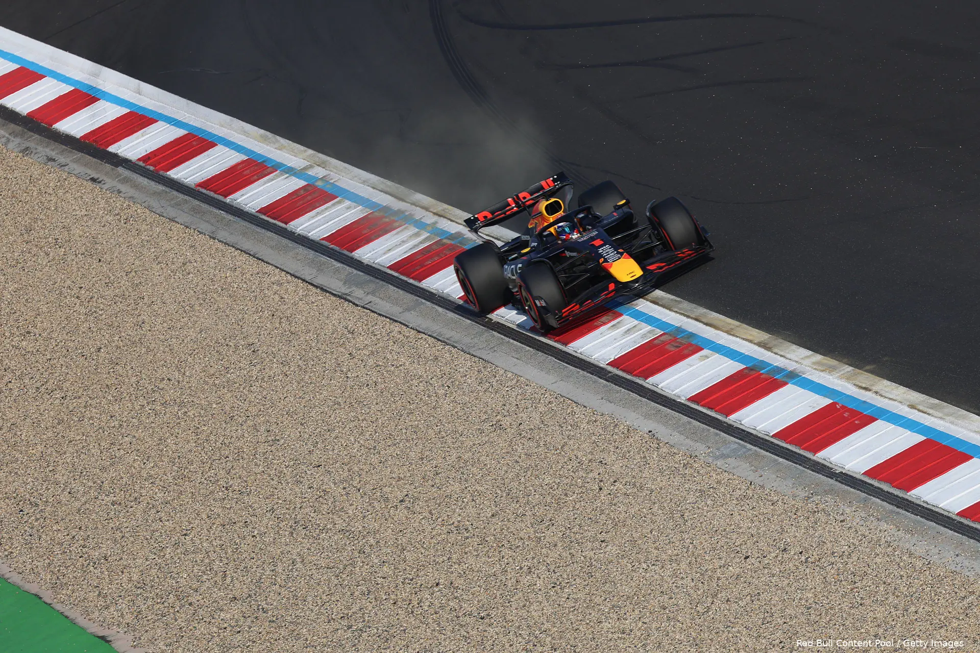 max verstappen red bull racing kerbstone rb21 12