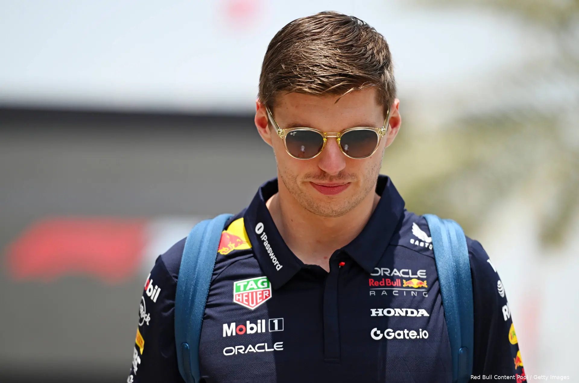 max verstappen donderdag bahrein 2025 red bull 1 zonnebril 1