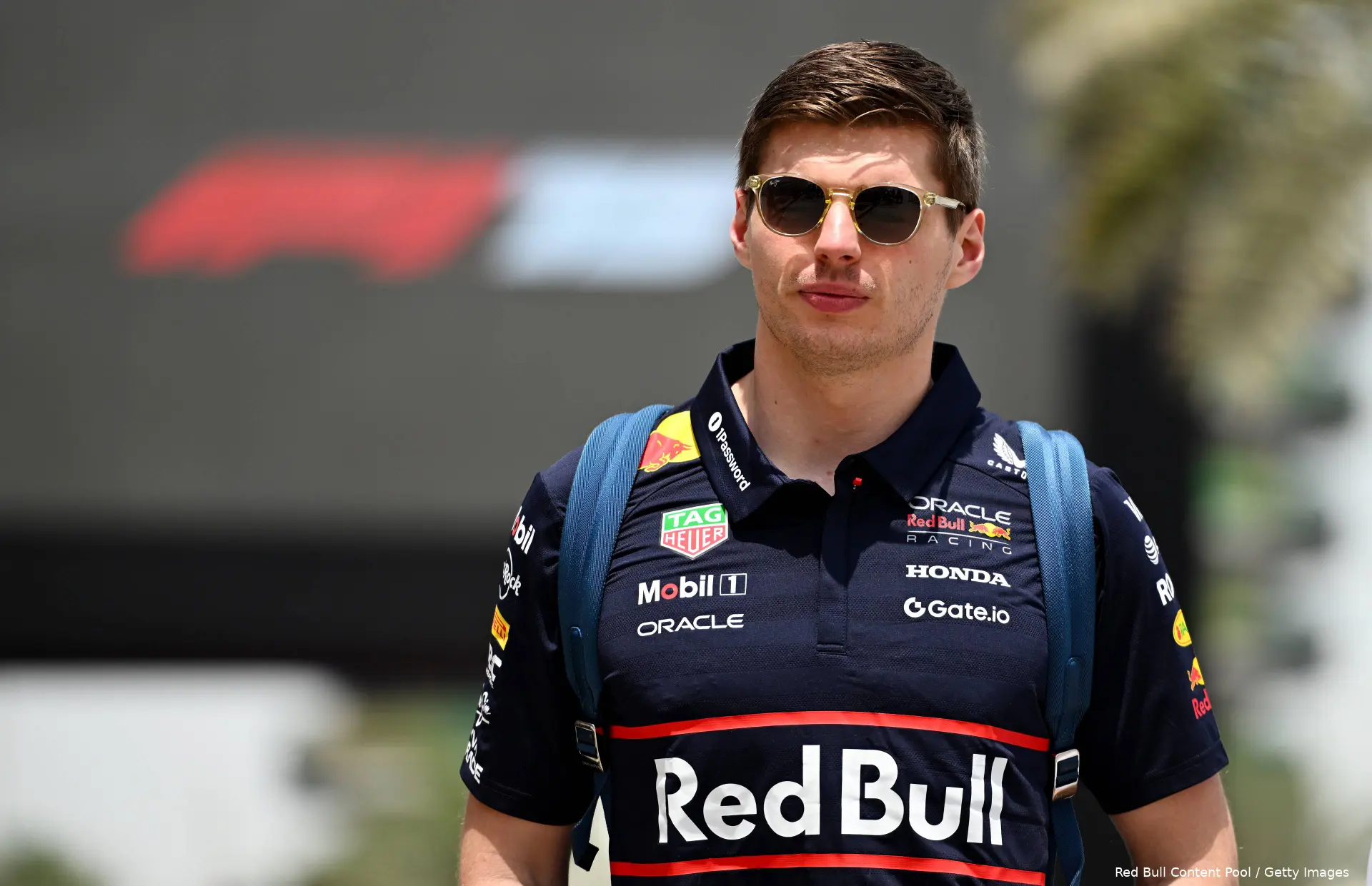 max verstappen donderdag bahrein 2025 red bull 1 zonnebril 15