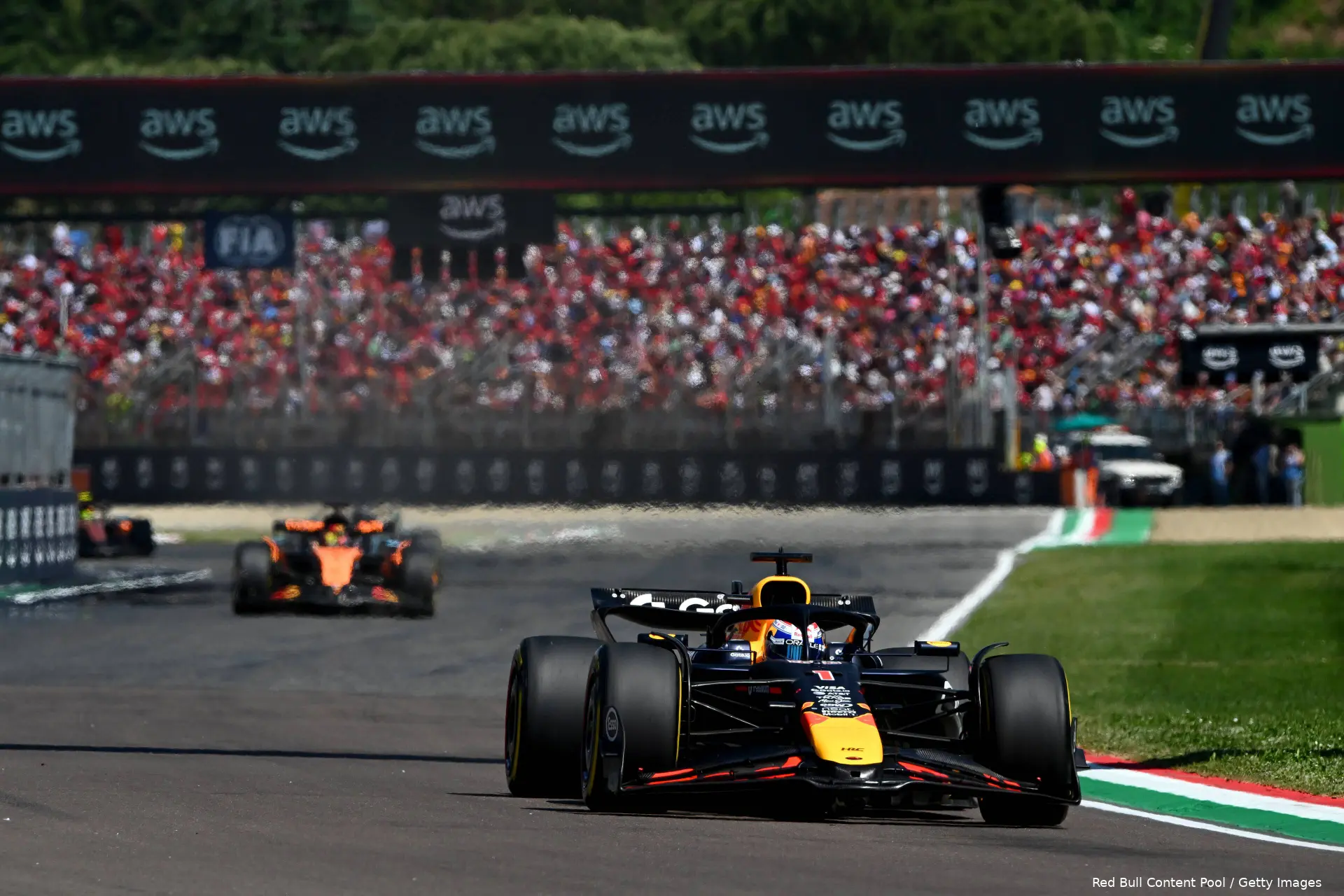 max verstappen red bull racing 2025 emilia romagna race zondag rb21 oscar piastri mclaren 1