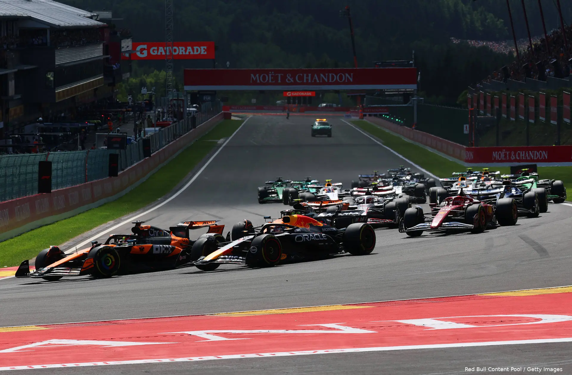 piastri-verstappen-mclaren-red-bull-spa-start-sprintrace-2