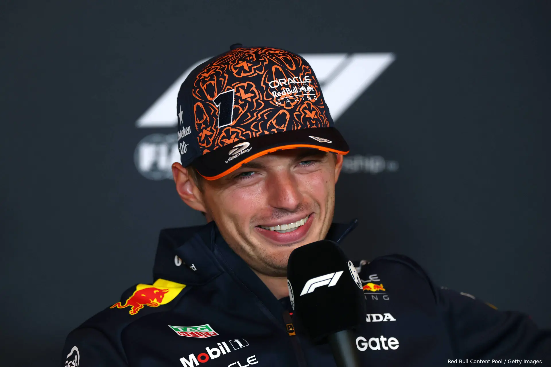 max-verstappen-red-bull-racing-donderdag-zandvoort-nederland-2025-17-lach