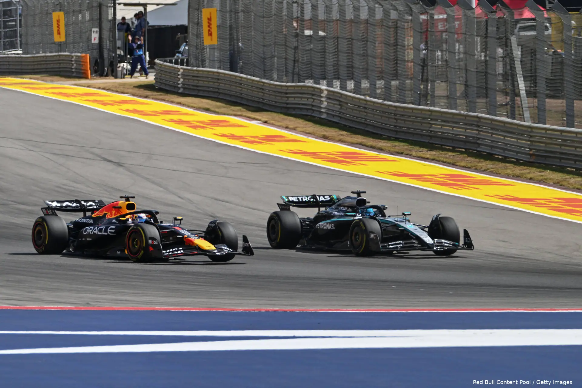 max-verstappen-george-russell-mercedes-red-bull-racing-cota