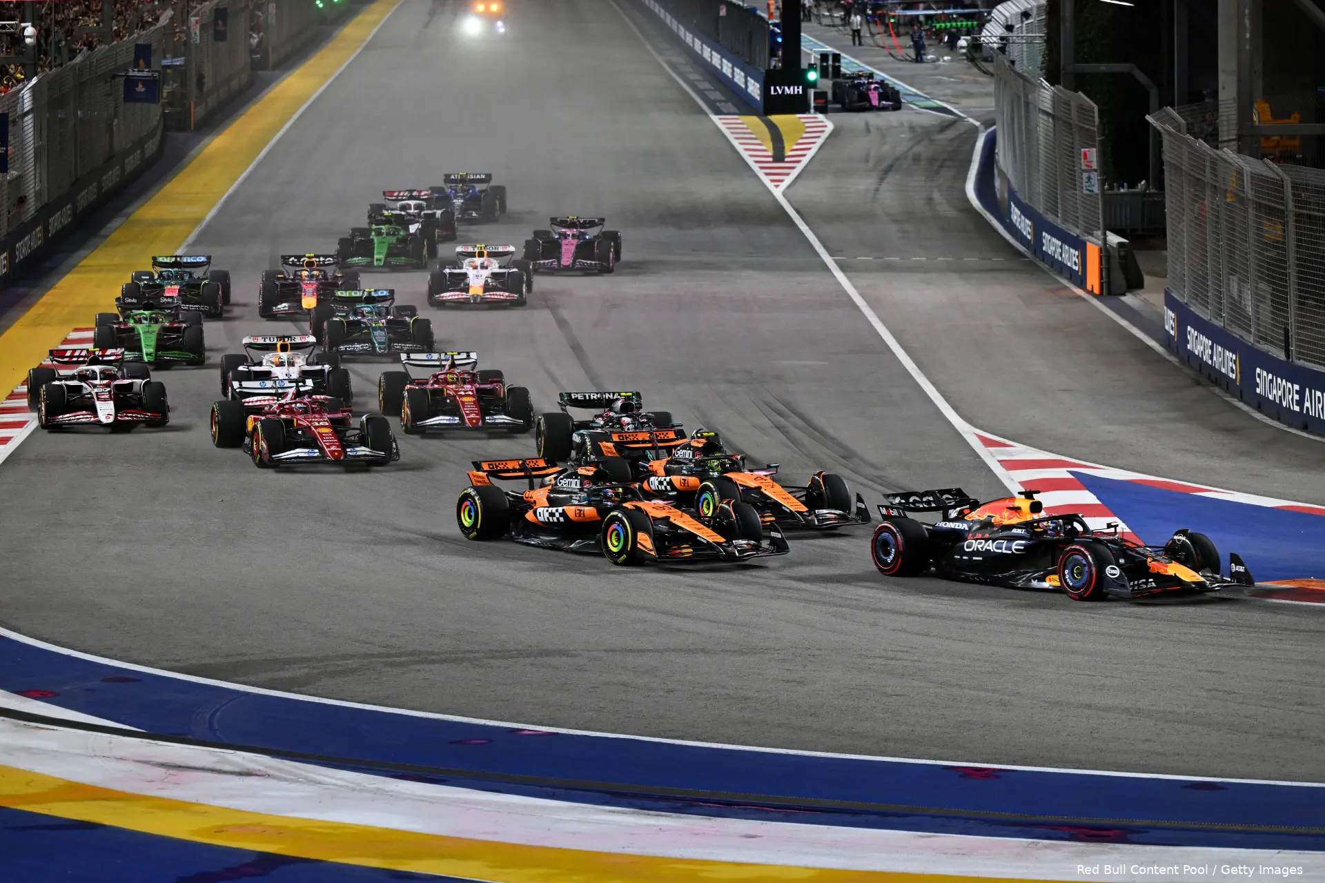 max-verstappen-singapore-race-2025-red-bull-racing-lando-norris-oscar-piastri-start