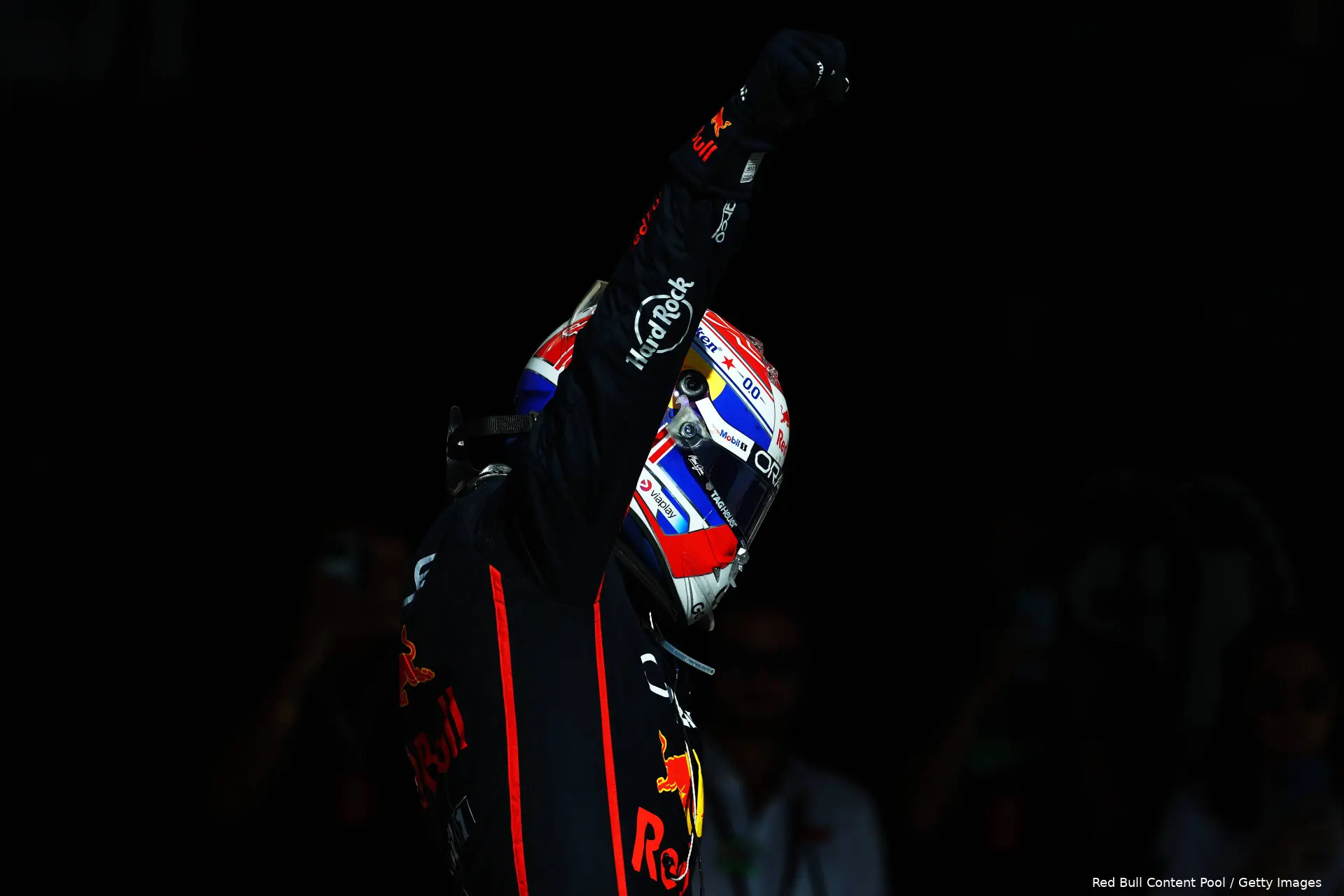 Verstappen-juichen-Red Bull-Cota-1