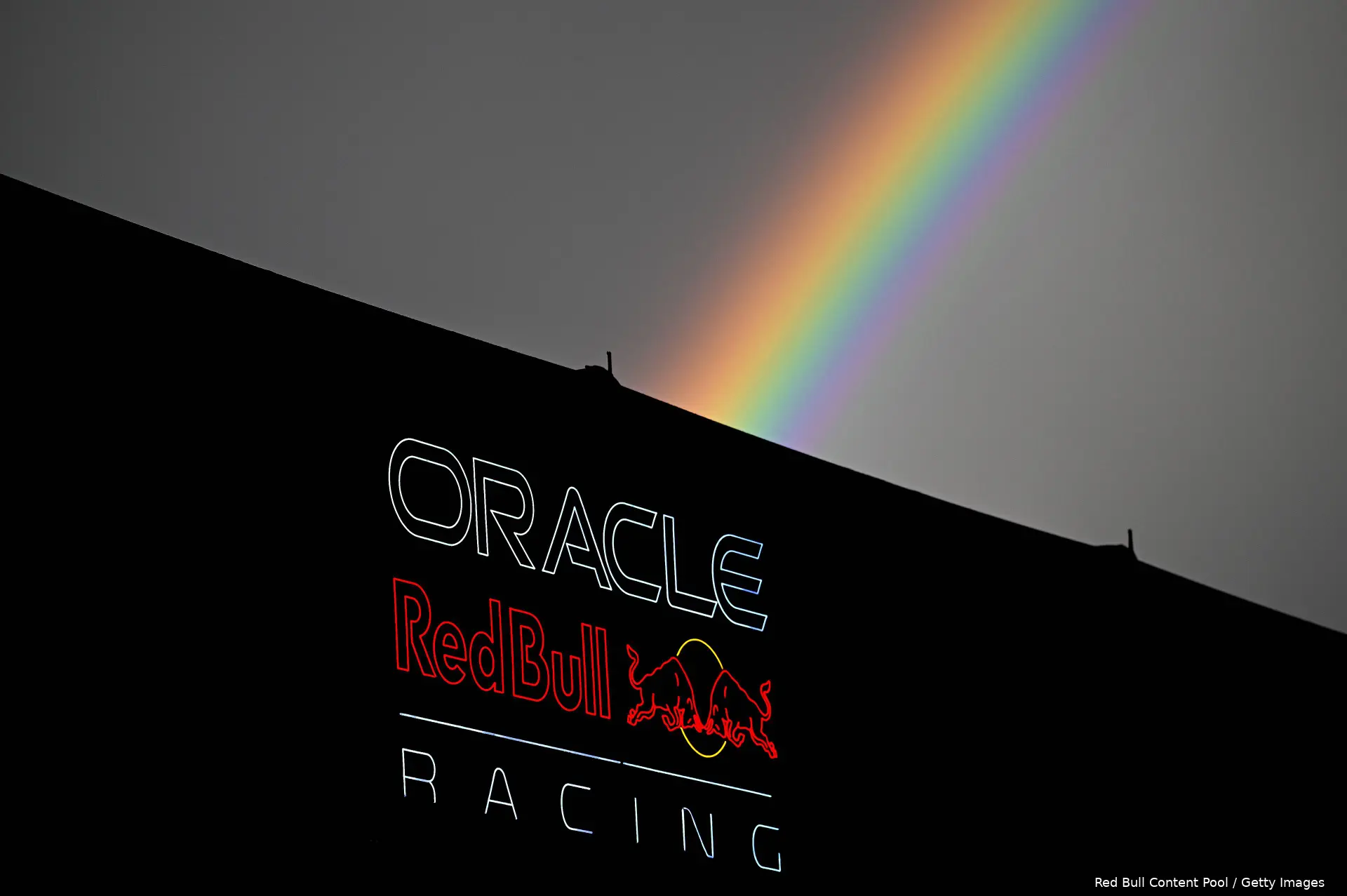 logo-red-bull-racing-regenboog-2025-las-vegas