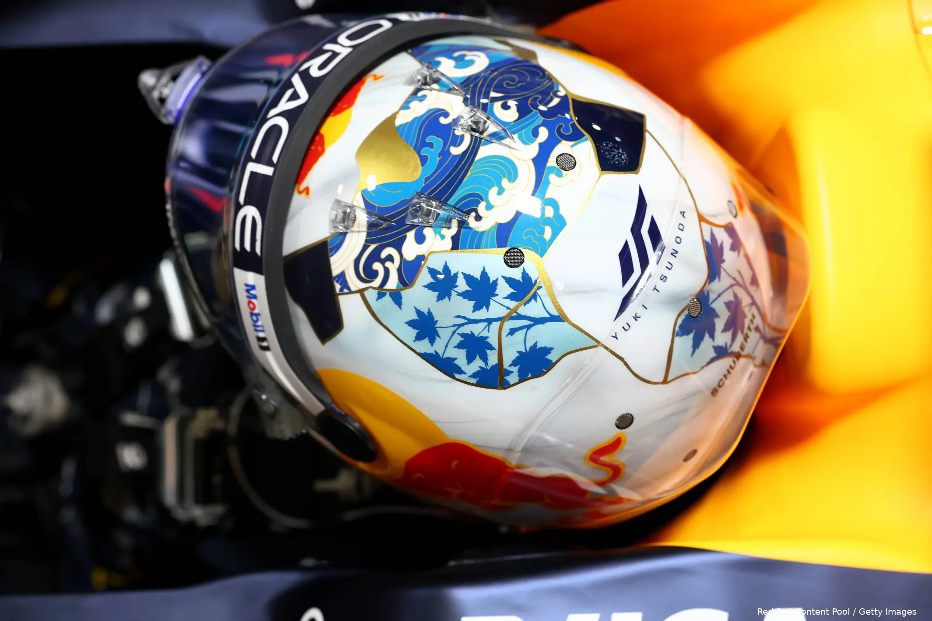 yuki-tsunoda-rb21-red-bull-racing-las-vegas-helm-12