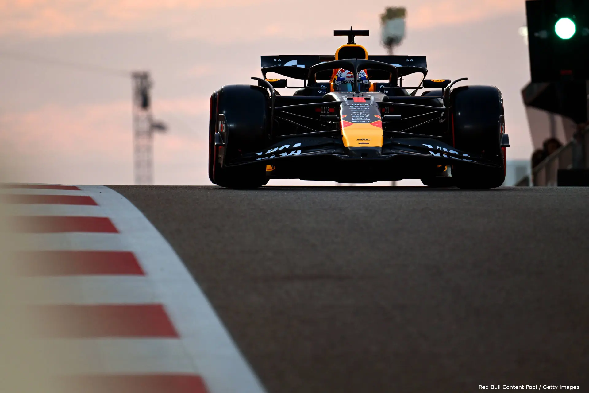 max-verstappen-red-bull-racing-abu-dhabi-vt2-18