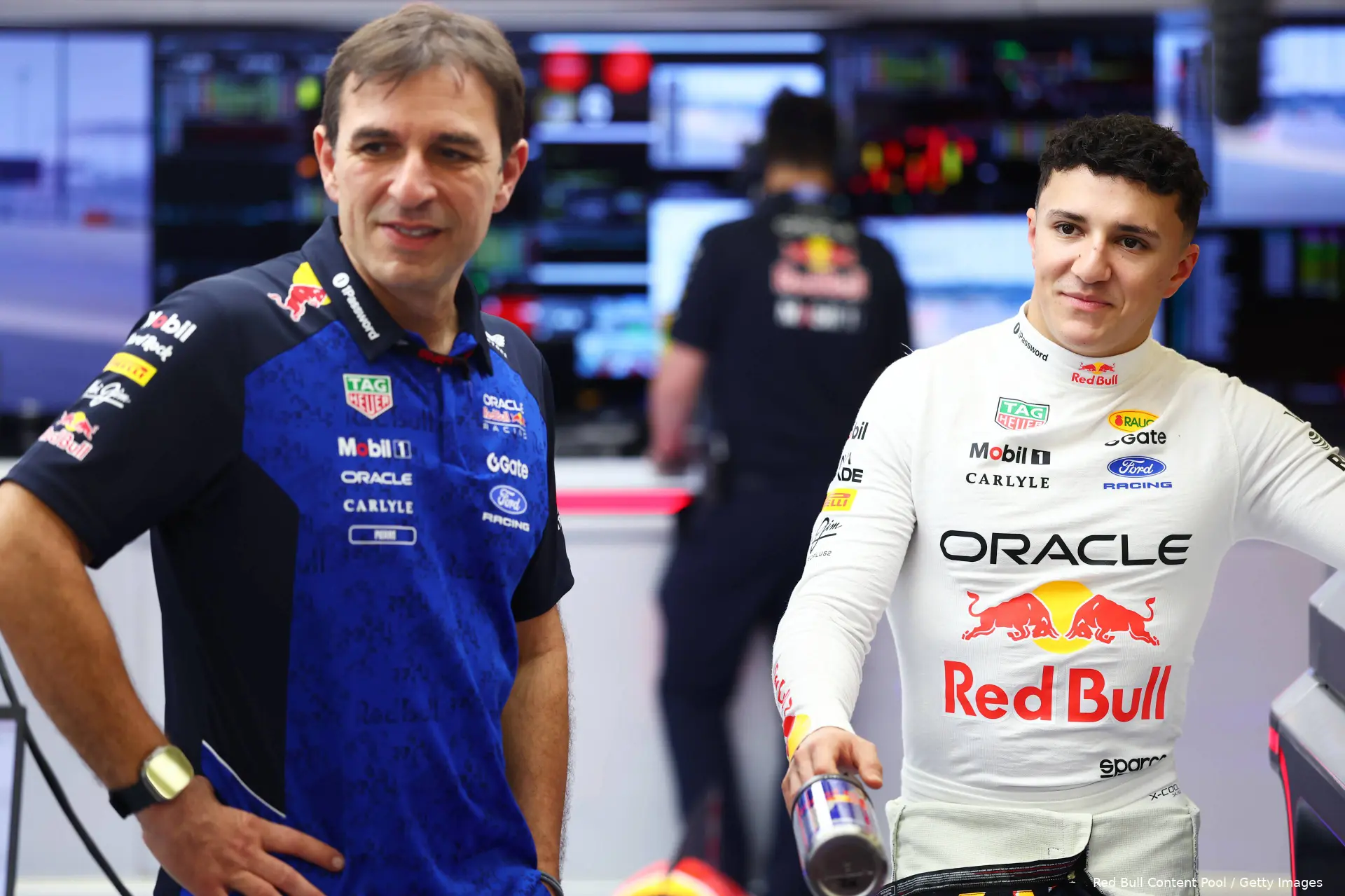 isack-hadjar-pierre-wache-red-bull-racing-wintertest-bahrein-1