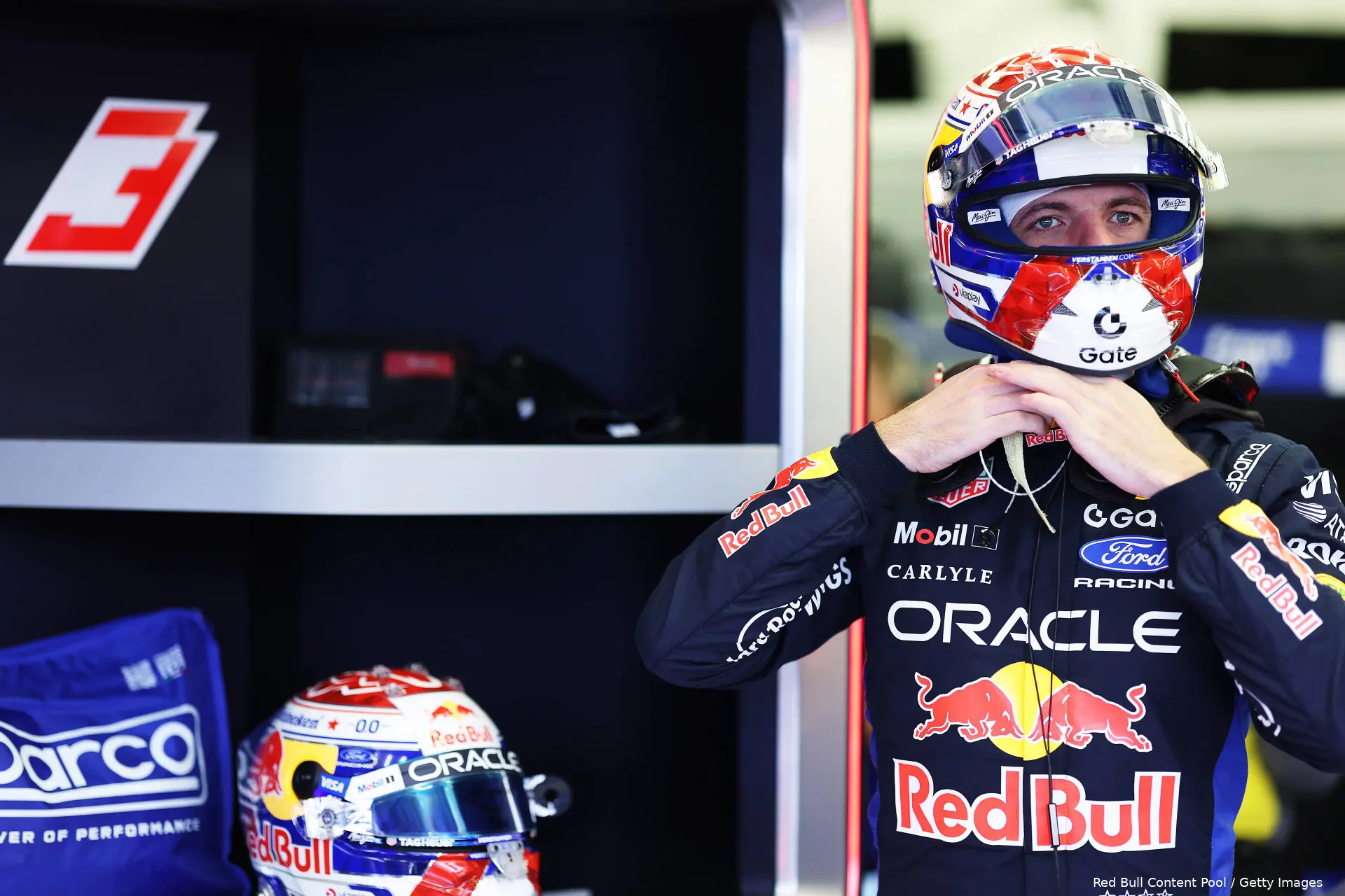 max-verstappen-red-bull-racing-wintertest-bahrein-1-helm-4