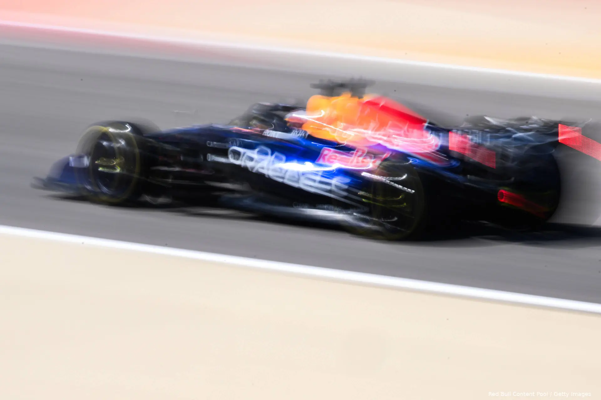 max-verstappen-red-bull-racing-wintertest-bahrein-3-3-12-rb22-15
