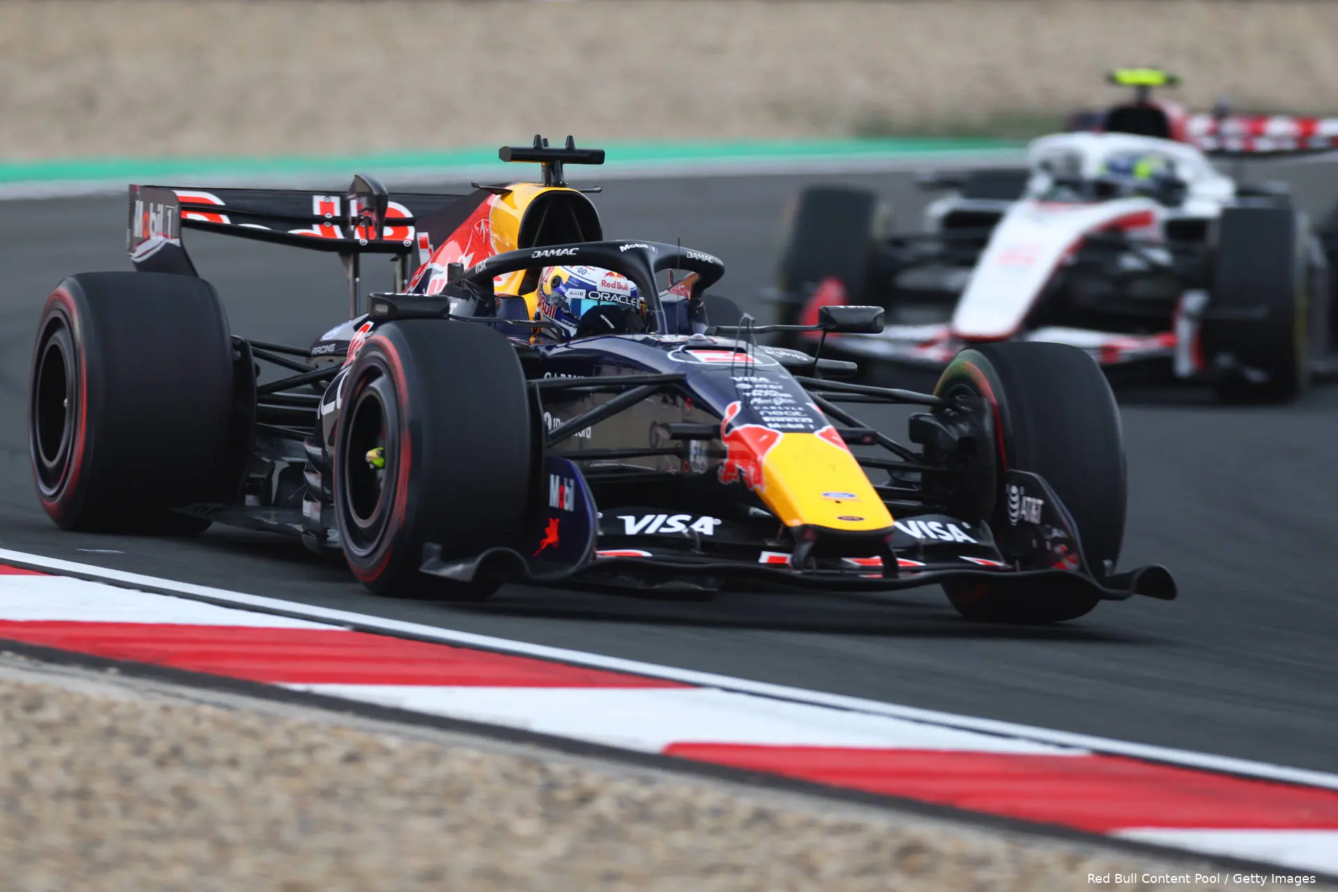 max-verstappen-red-bull-racing-oliver-bearman-haas-2026-zondag-race-china-1