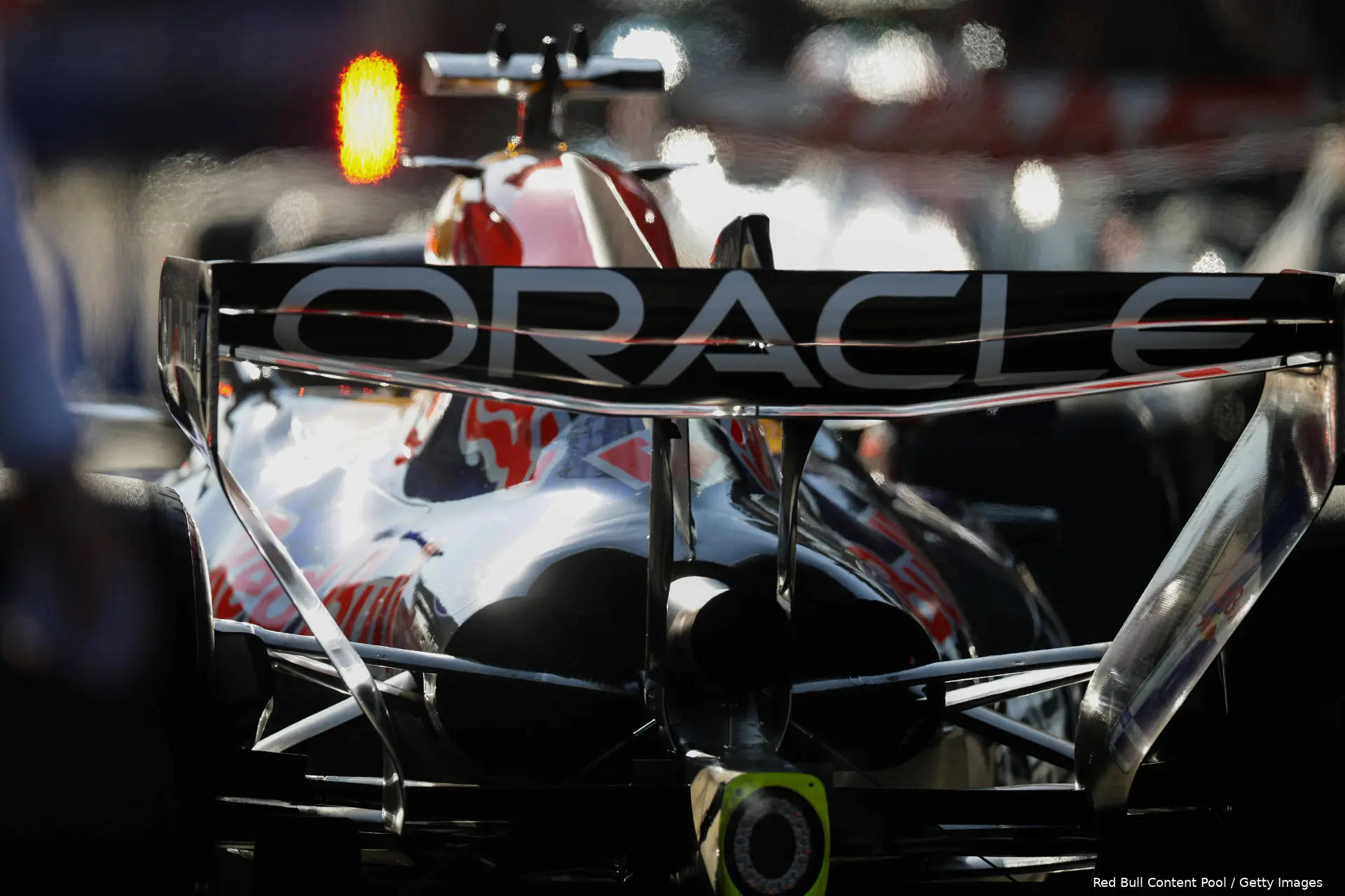 max-verstappen-red-bull-racing-rb22-china-12-1-oracle-sponsor-vleugel
