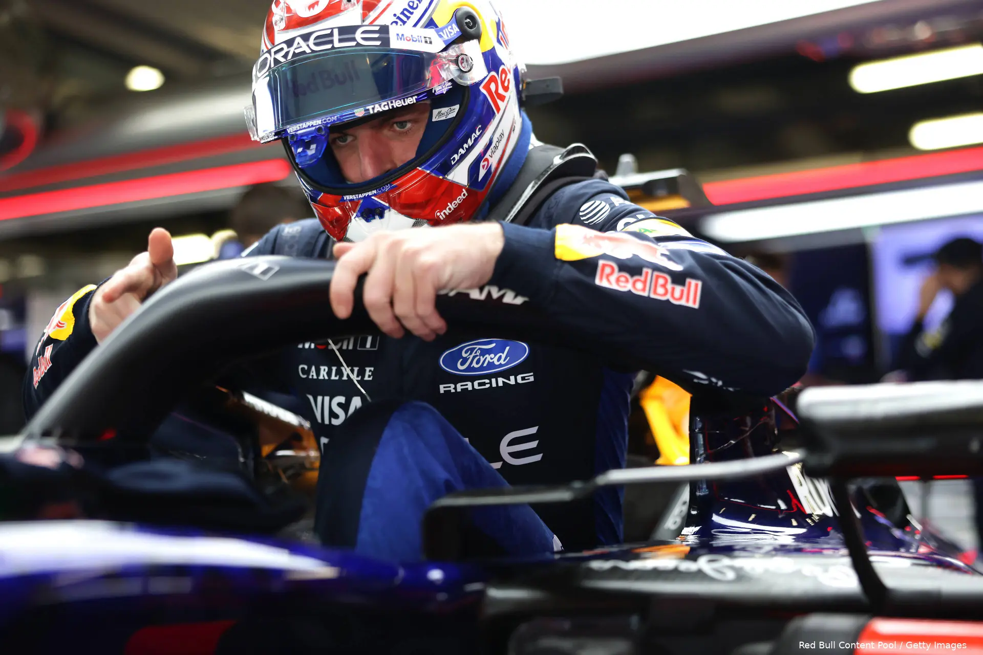 max-verstappen-red-bull-racing-rb22-china-12-1-uitstappen-exit