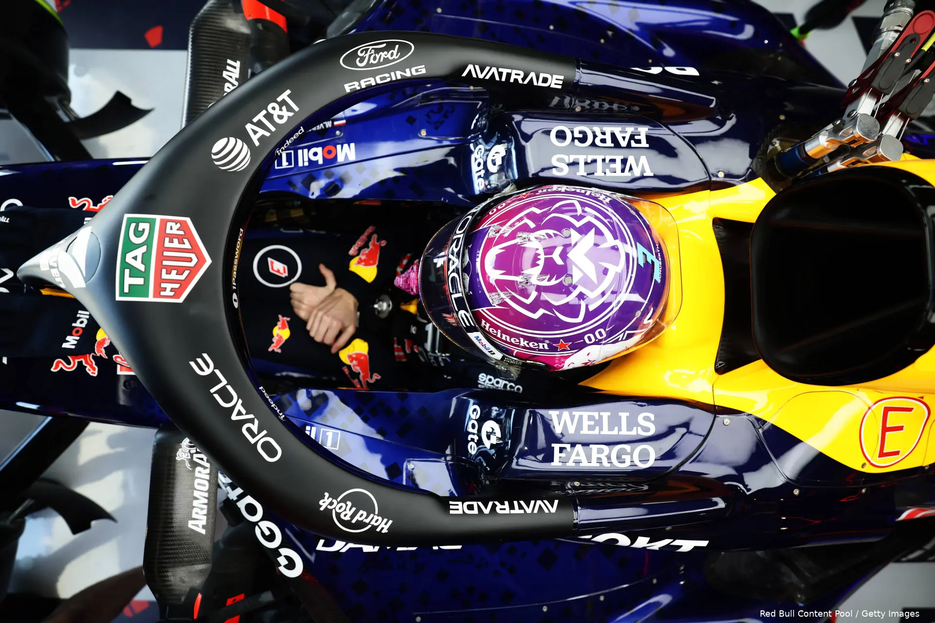 max-verstappen-red-bull-racing-rb22-miami-helm-1