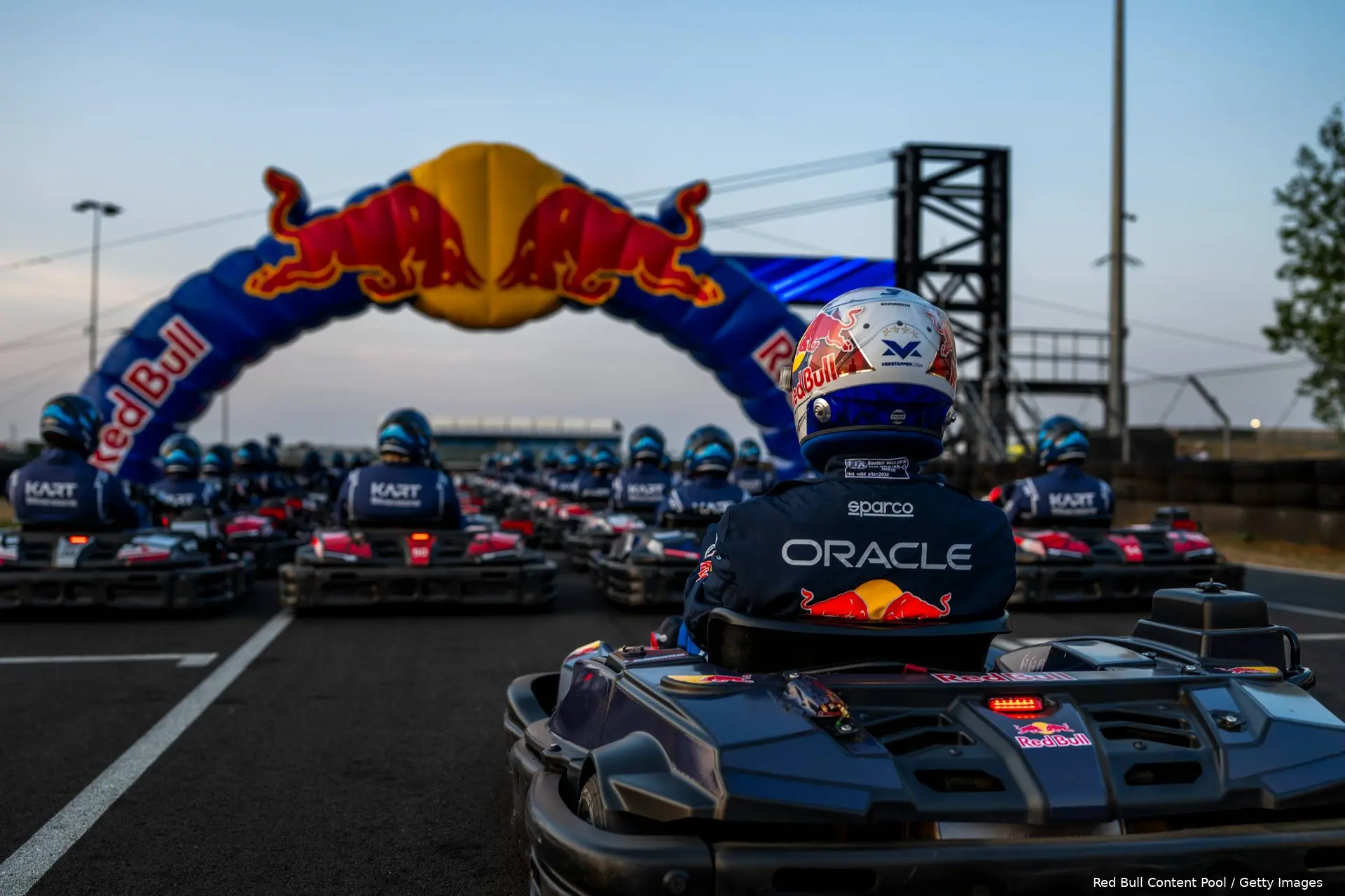 max-verstappen-red-bull-racing-kart-karts-max-vs-100-2026