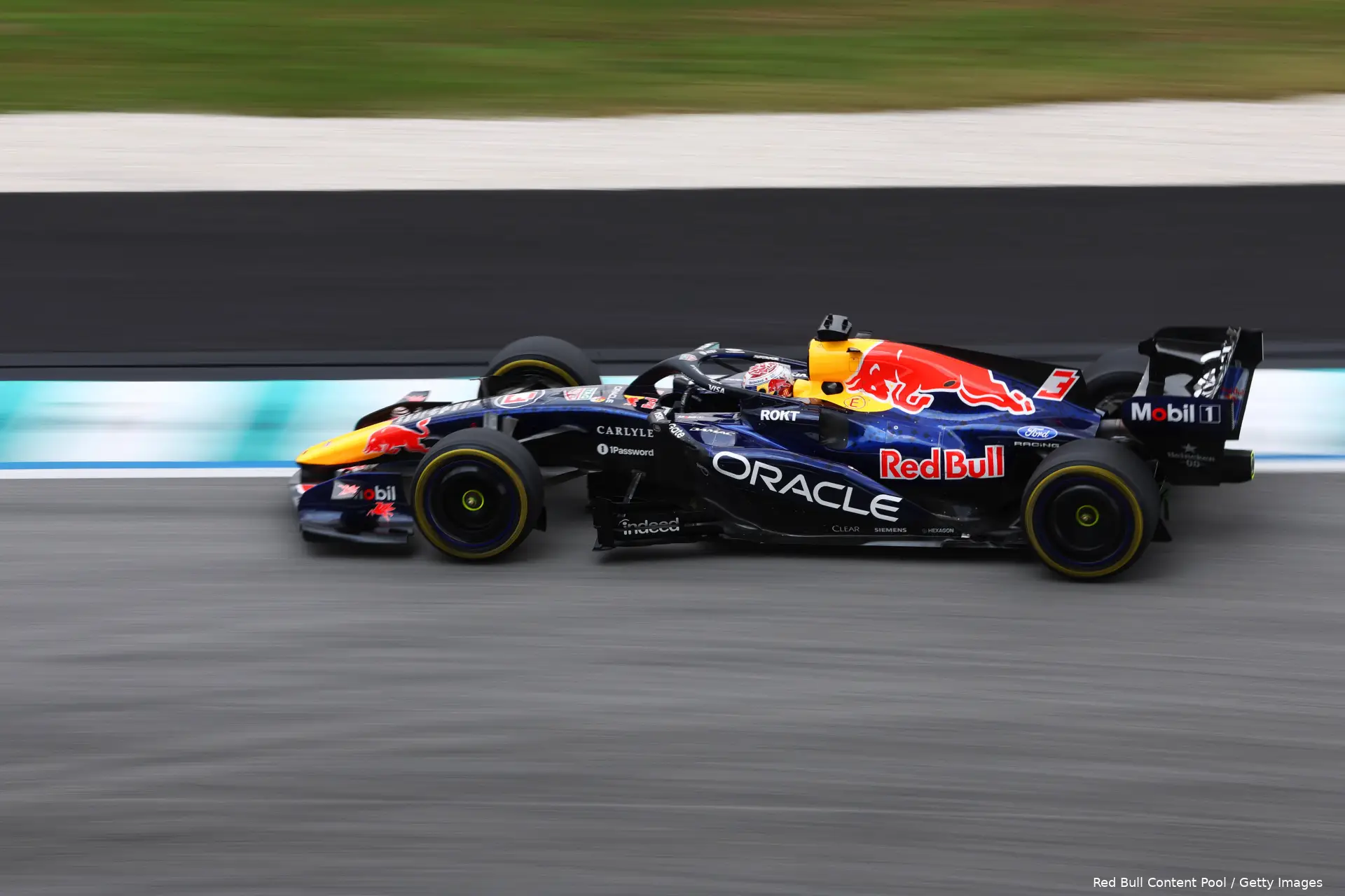 max-verstappen-RB22-maleisie-sepang-bahrein
