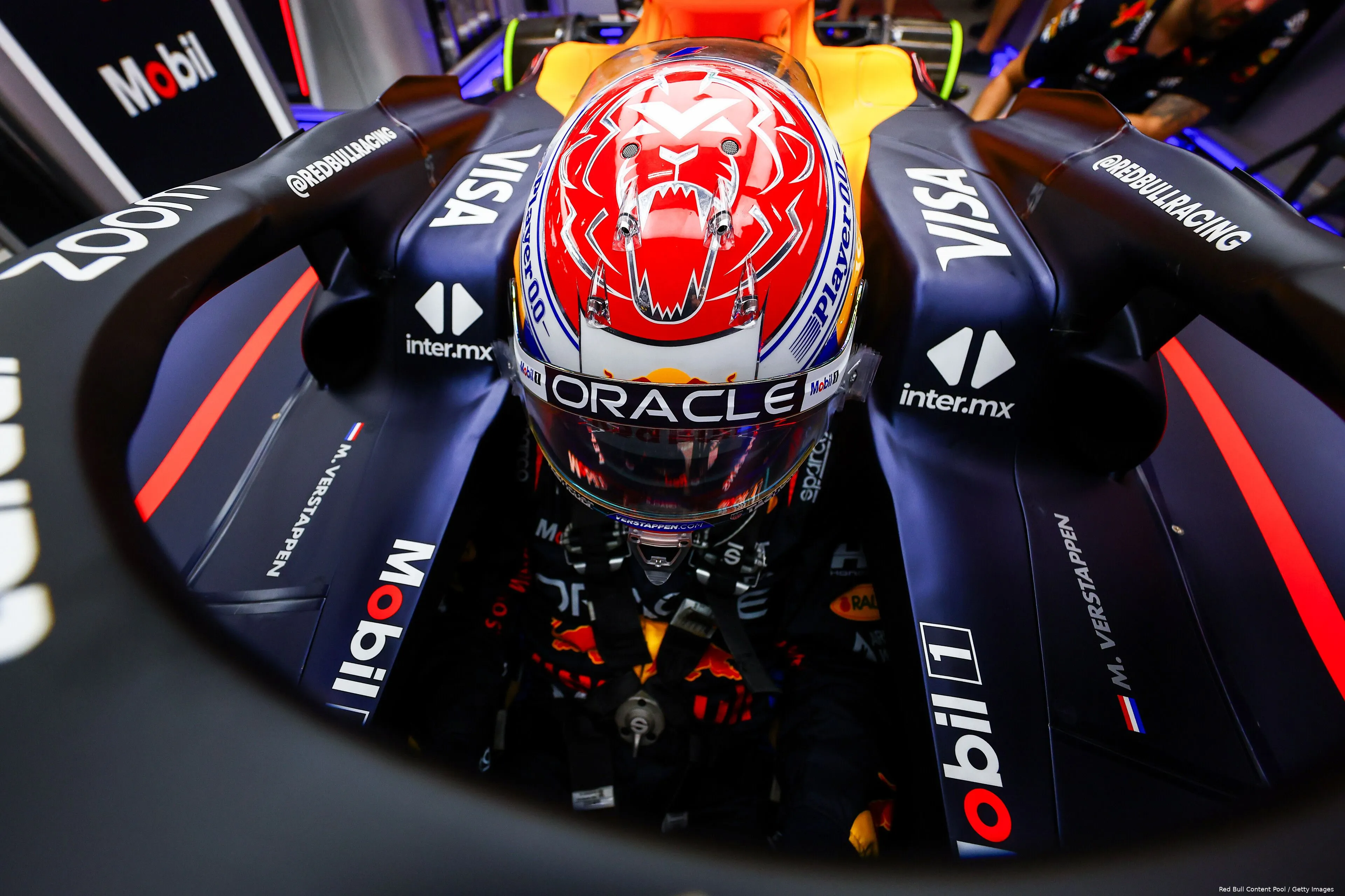 max verstappen rb20 red bull racing singapore zaterdag 1 helm2