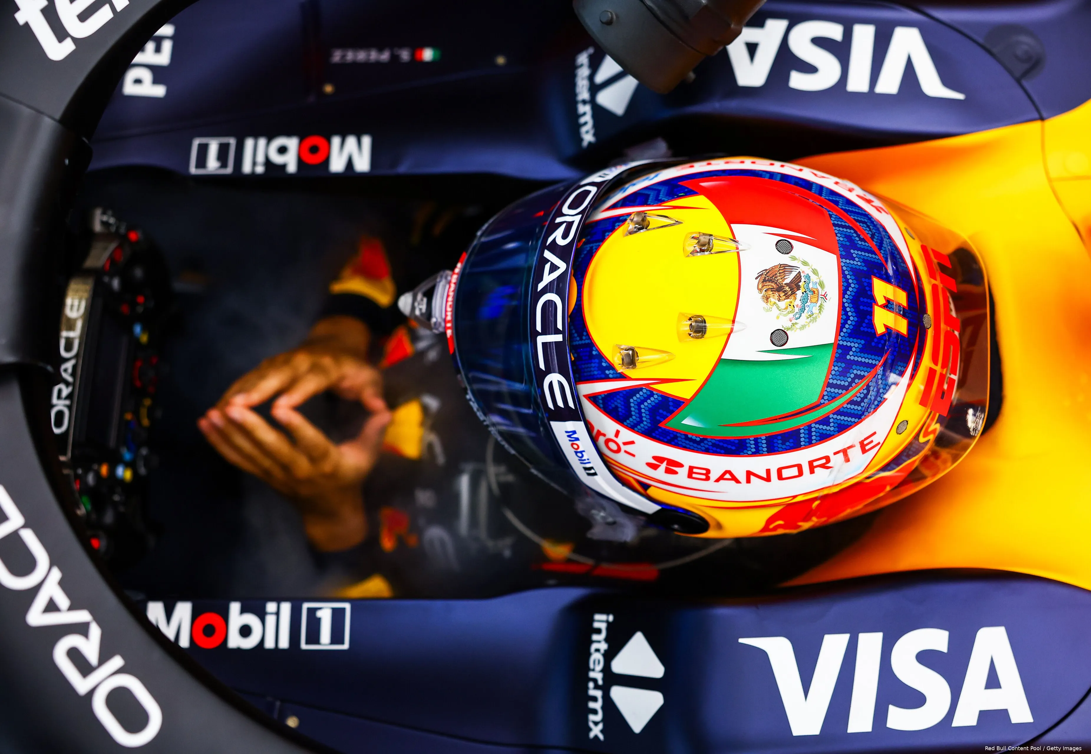 sergio perez red bull racing singapore zaterdag 17