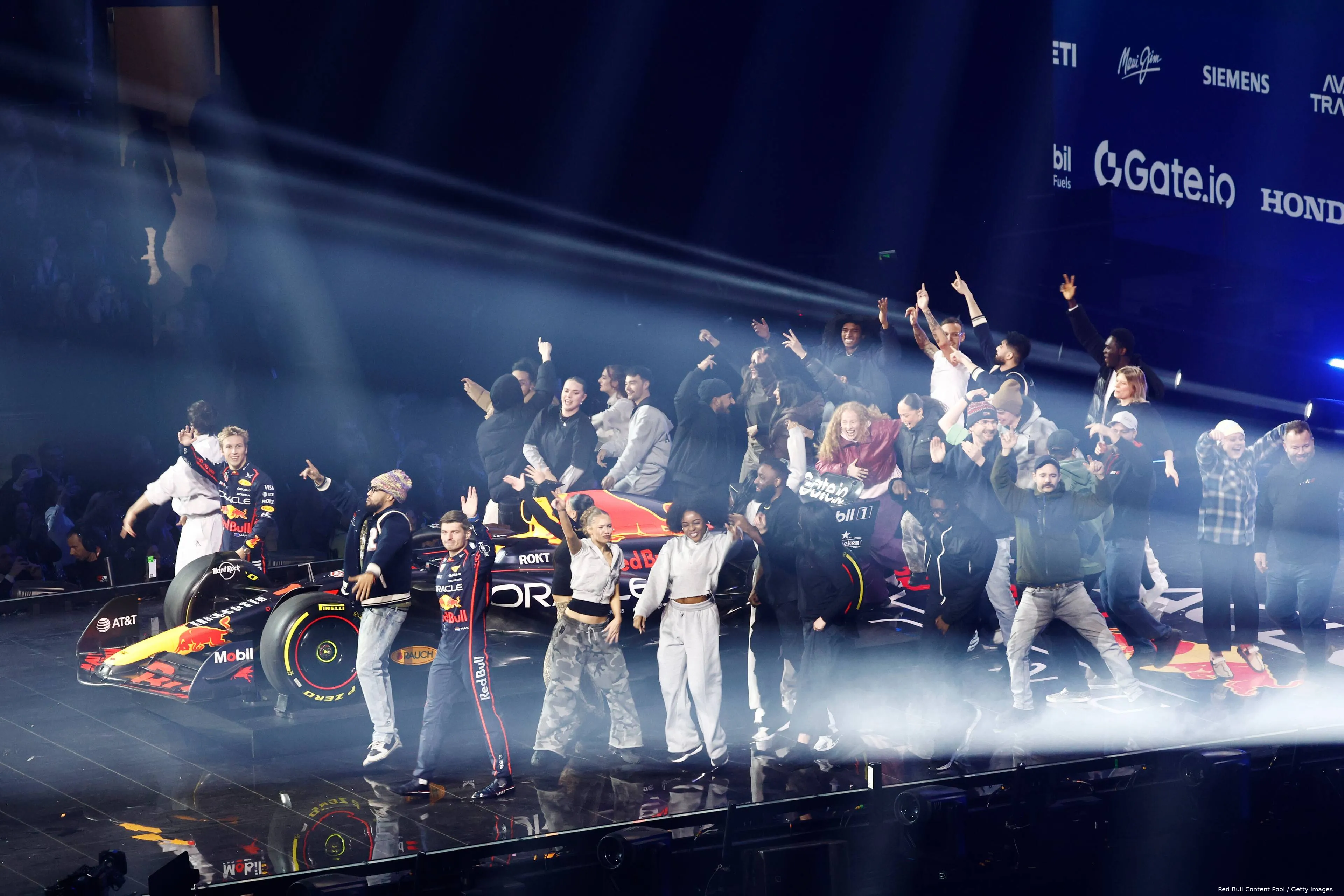 launch event 2025 londen o2 max verstappen red bull racing liam lawson 6