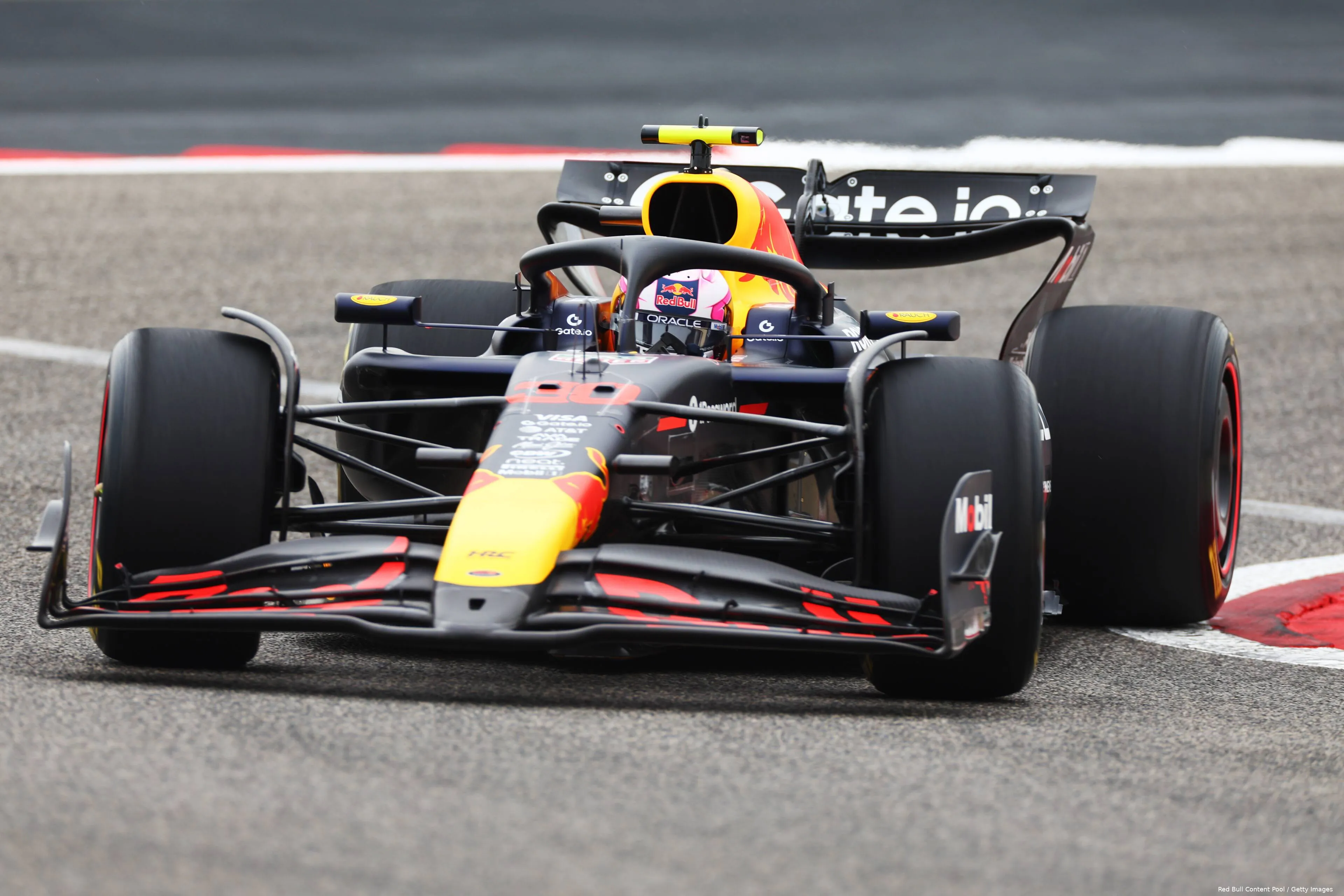 liam lawson rb21 red bull racing bahrein wintertest 2025 15