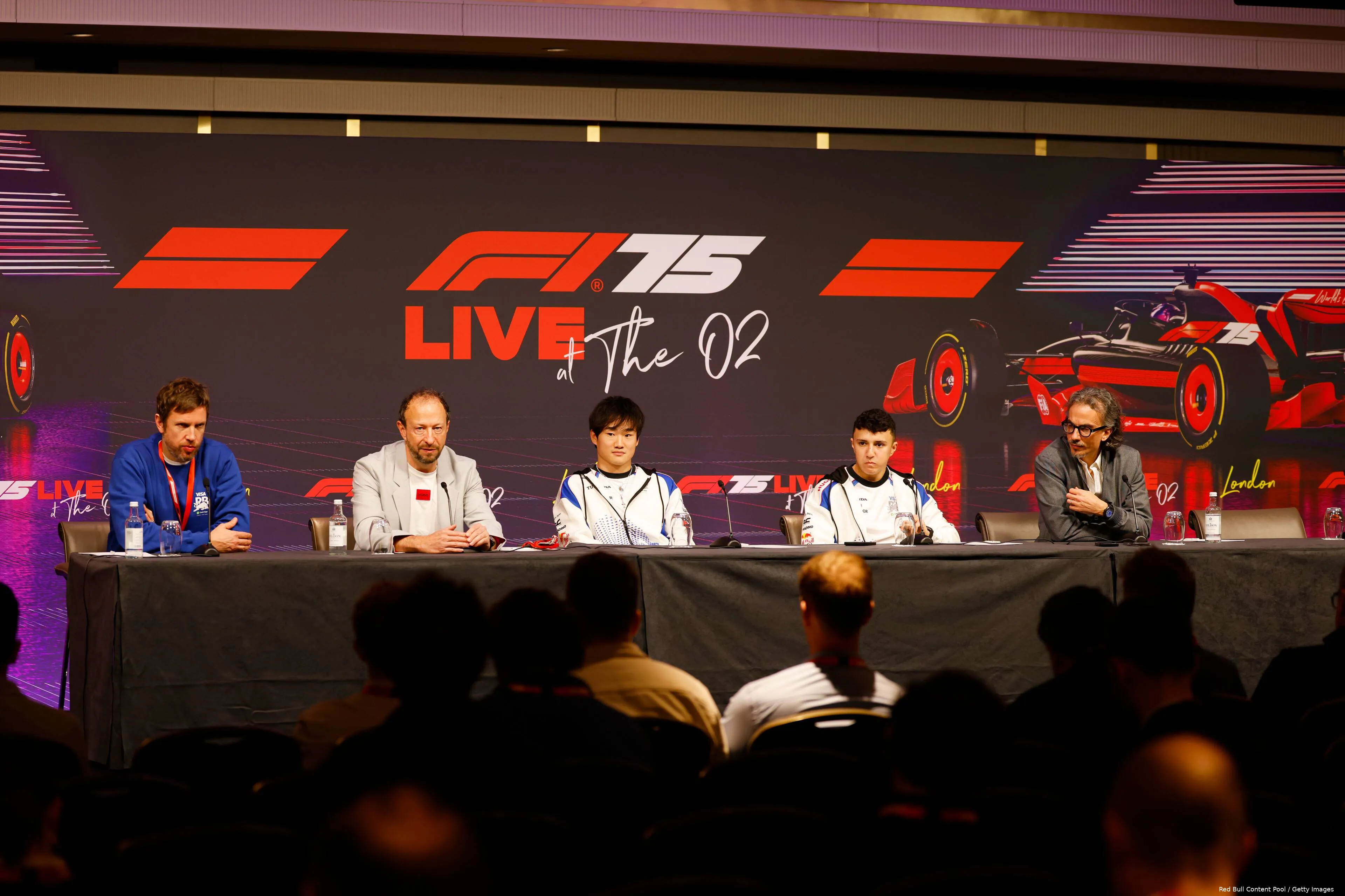 londen 2025 launch event racing bulls yuki tsunoda isack hadjar laurent mekies peter bayer 2