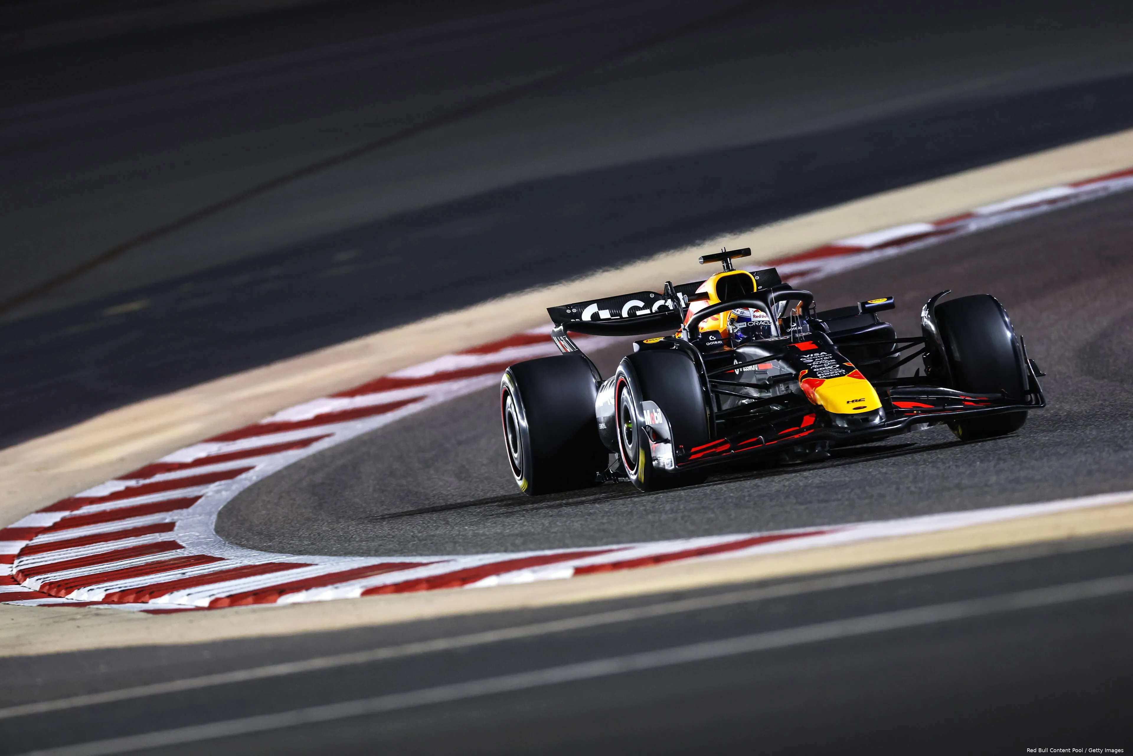 max verstappen rb21 red bull racing bahrein 2025 wintertest 12123 1 mooi