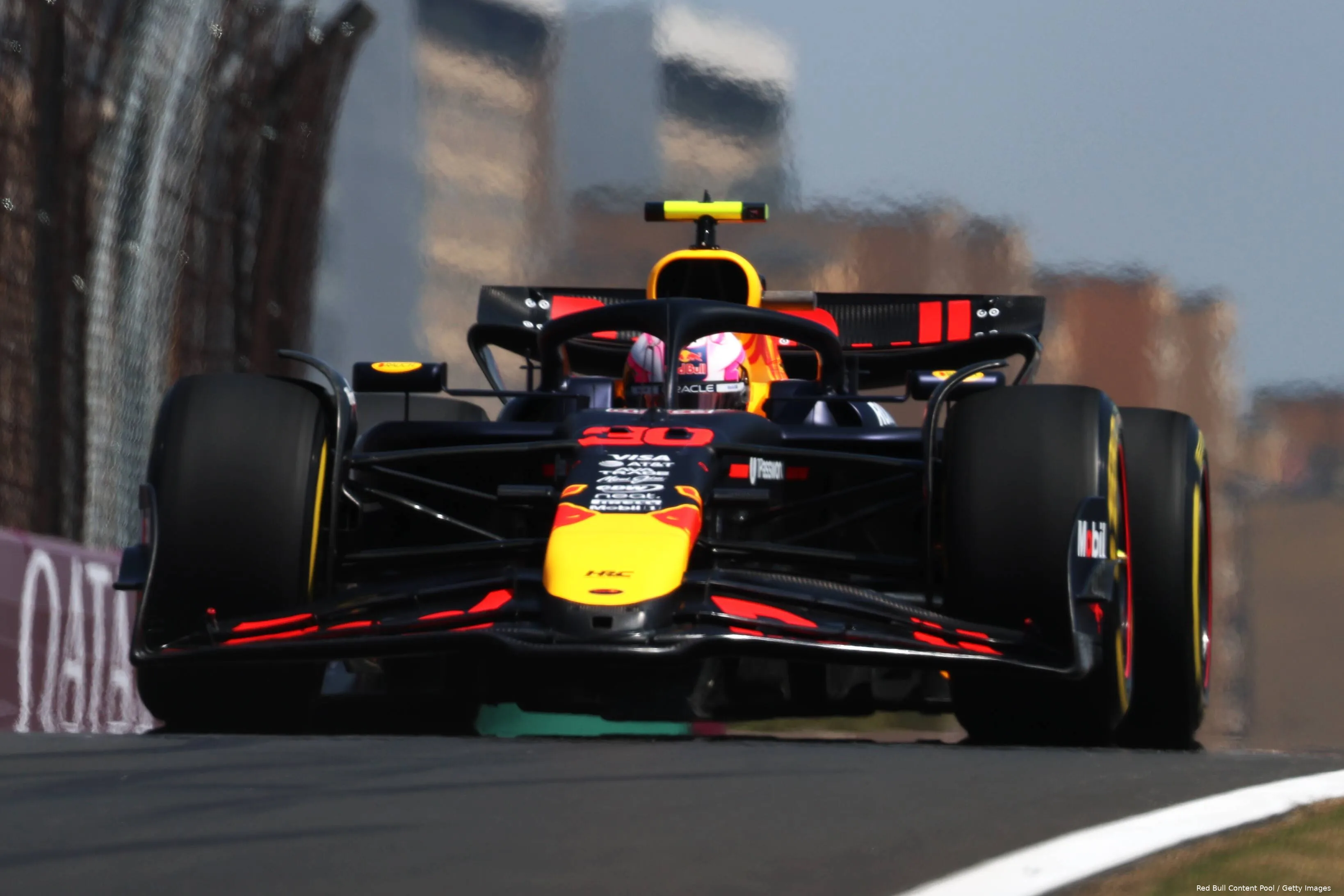 china 2025 vrije training liam lawson red bull racing vt1 rb21 17