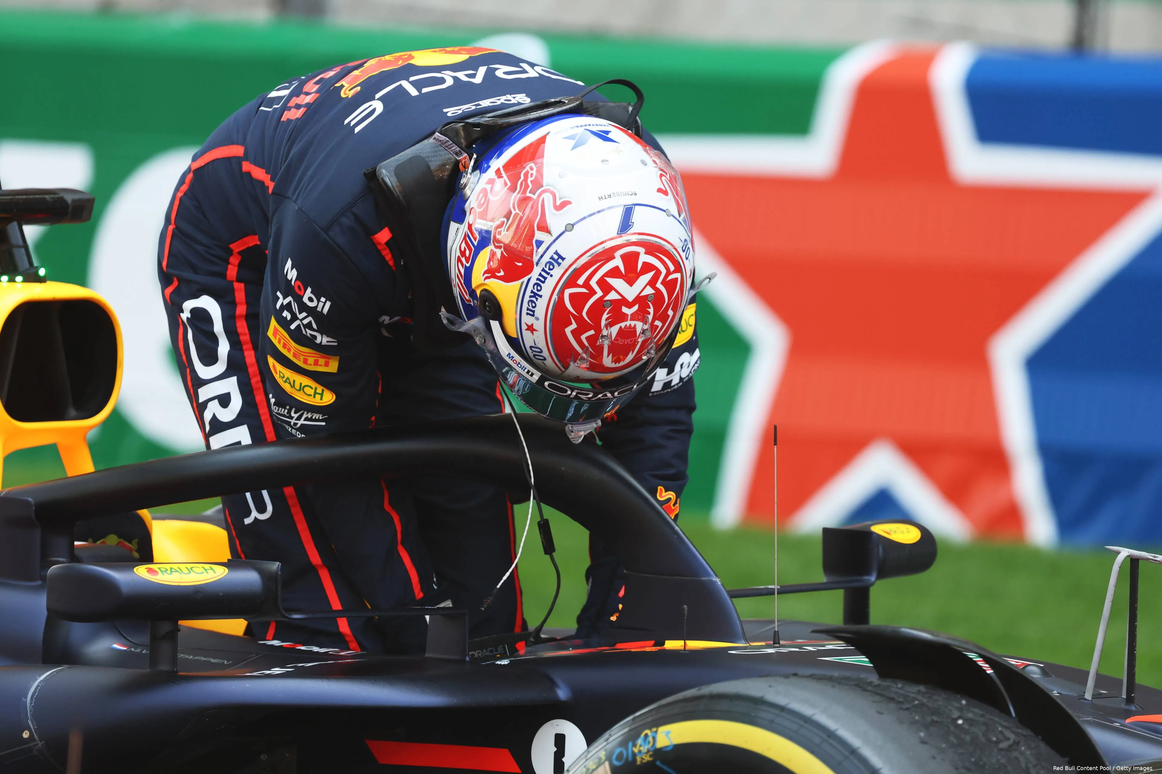 max verstappen helm cockpit 1812
