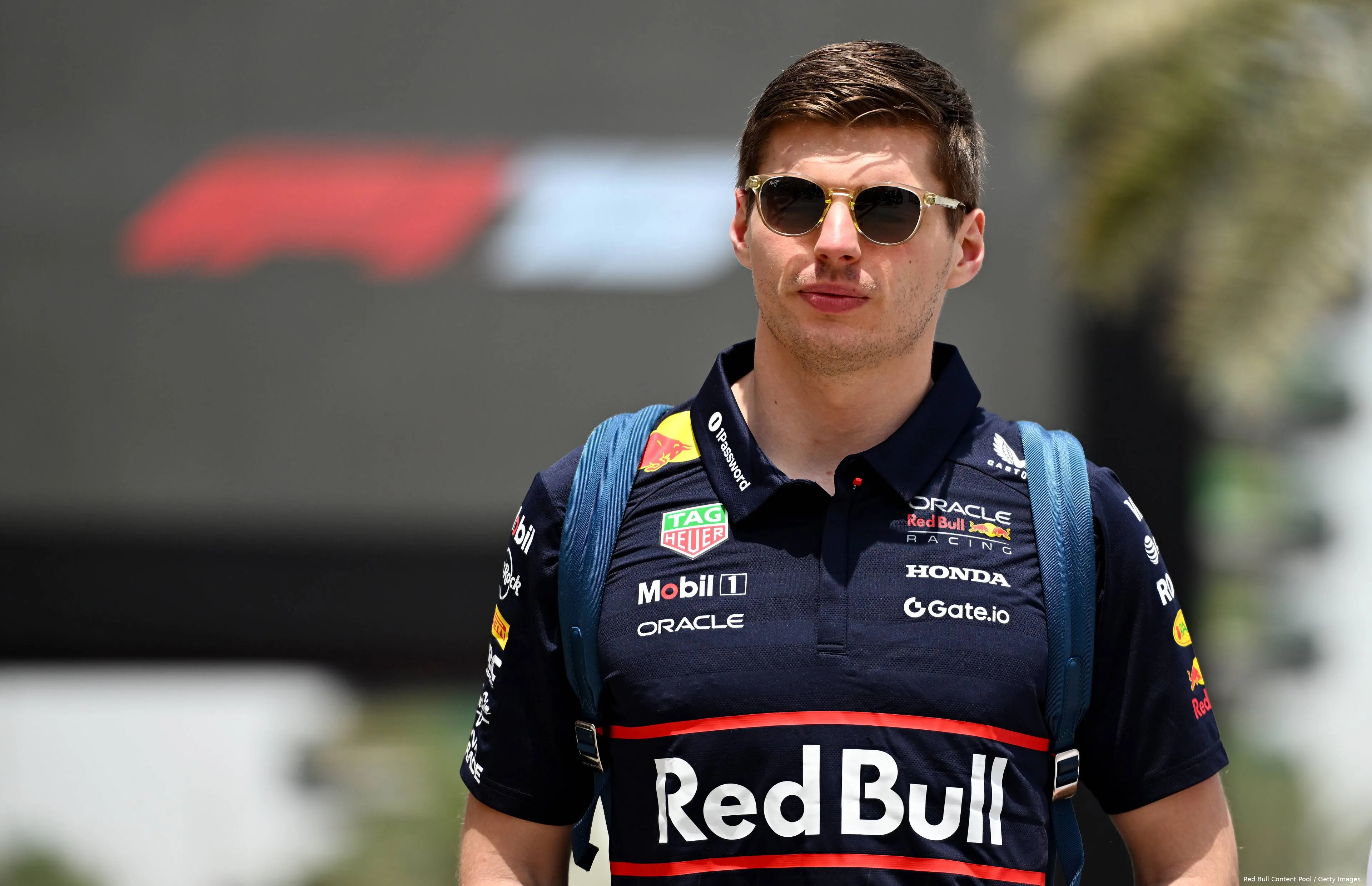 max verstappen donderdag bahrein 2025 red bull 1 zonnebril 15