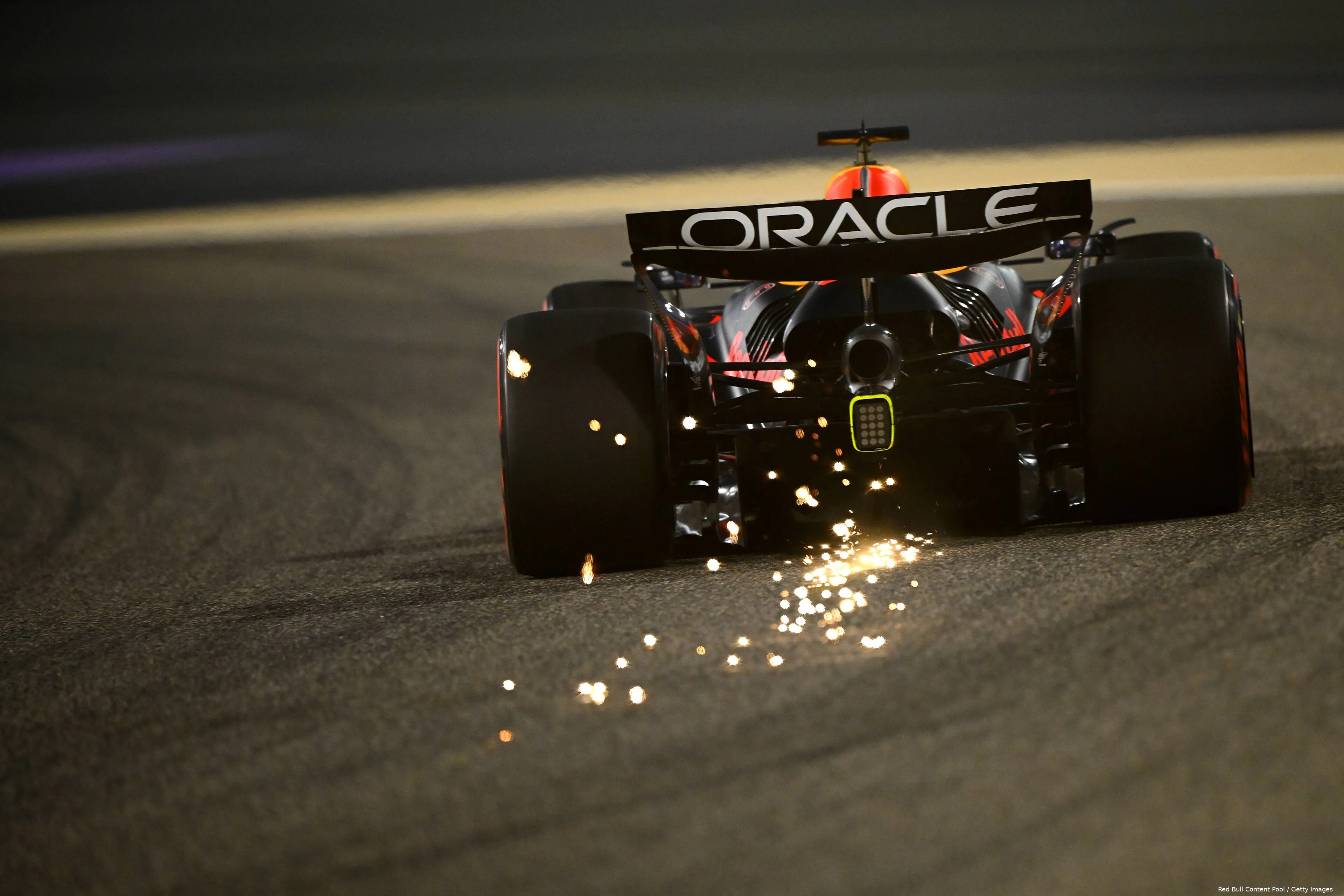 max verstappen red bull racing rb21 vrijdag 1 bodemplaat vonken 1