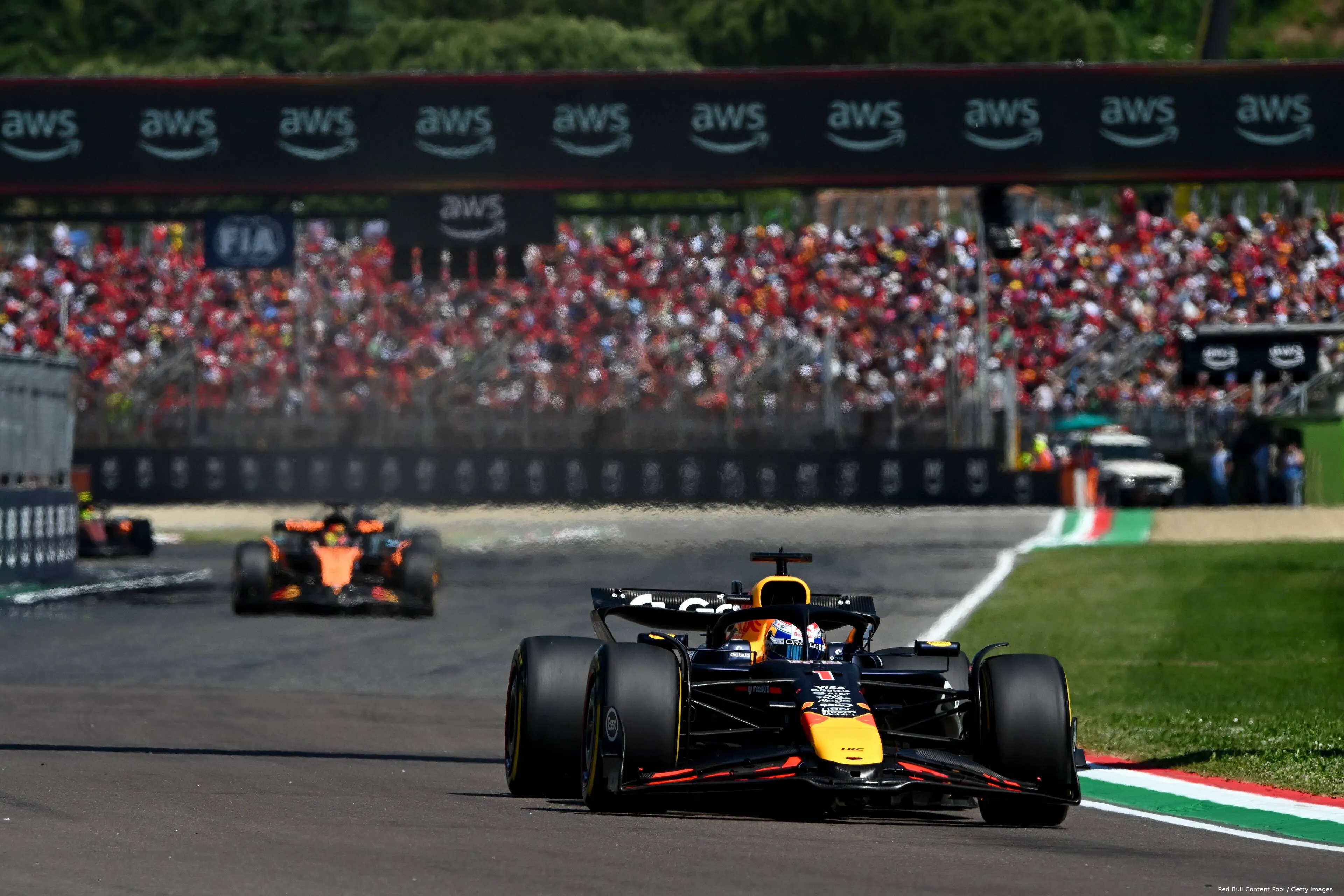 max verstappen red bull racing 2025 emilia romagna race zondag rb21 oscar piastri mclaren 1