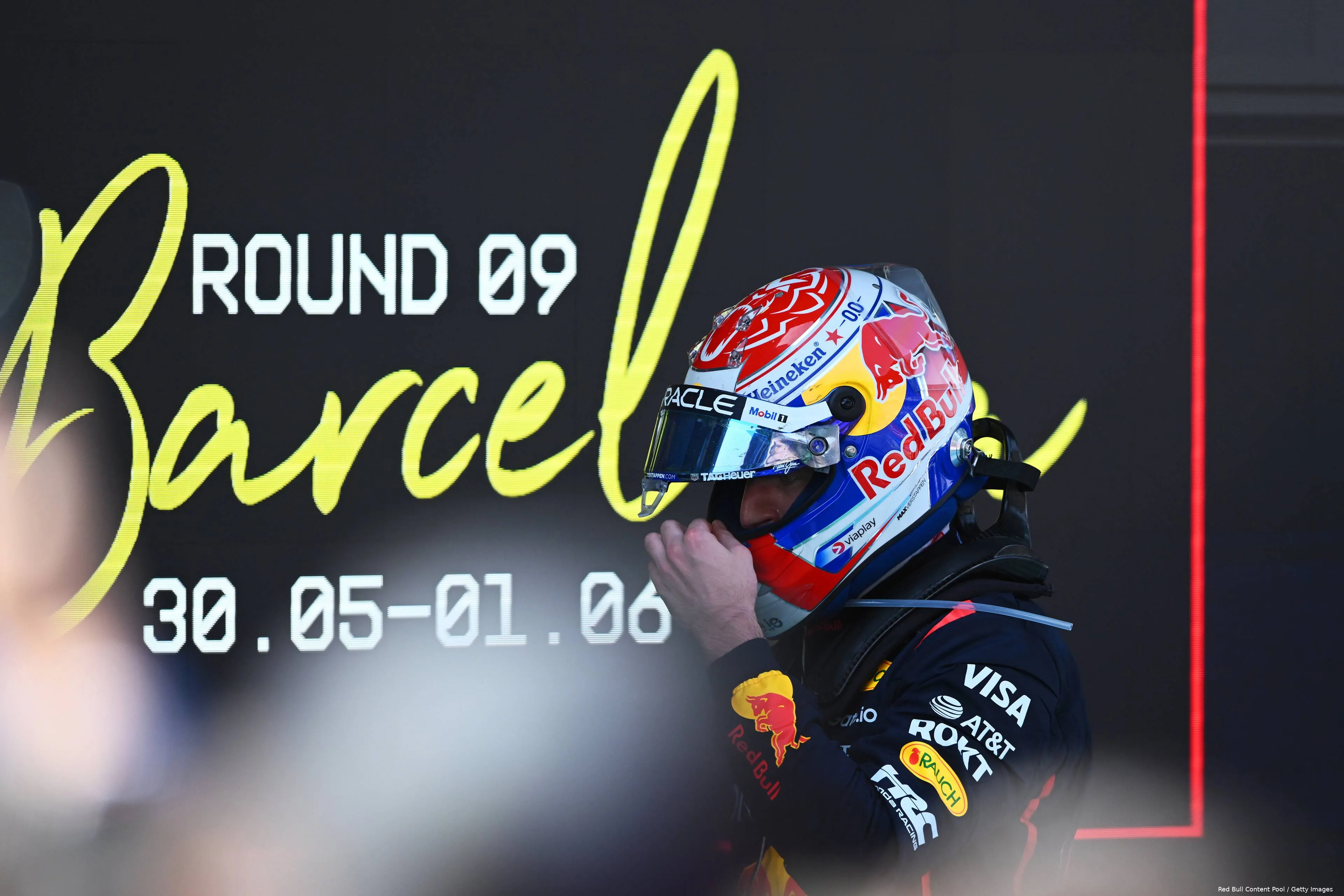 max verstappen helm spanje 2025 12