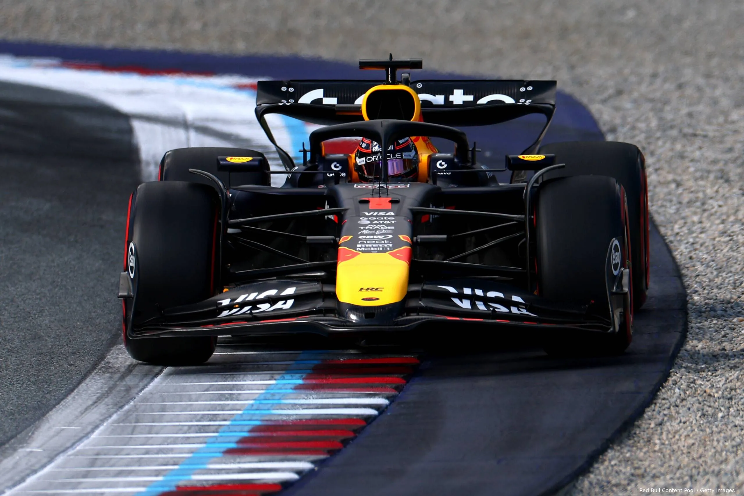 max verstappen oostenrijk zaterdag red bull racing 1 red bull racing kerbstone rb21 1