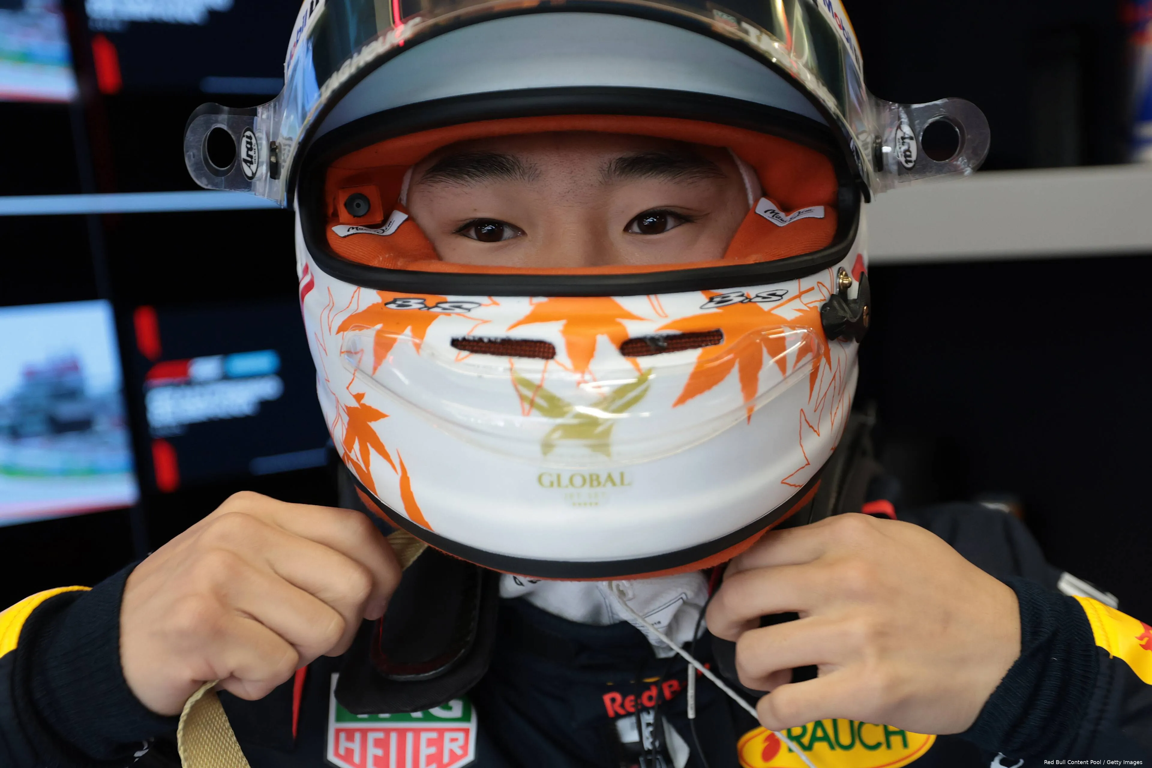 yuki tsunoda helm spanje 2025 13