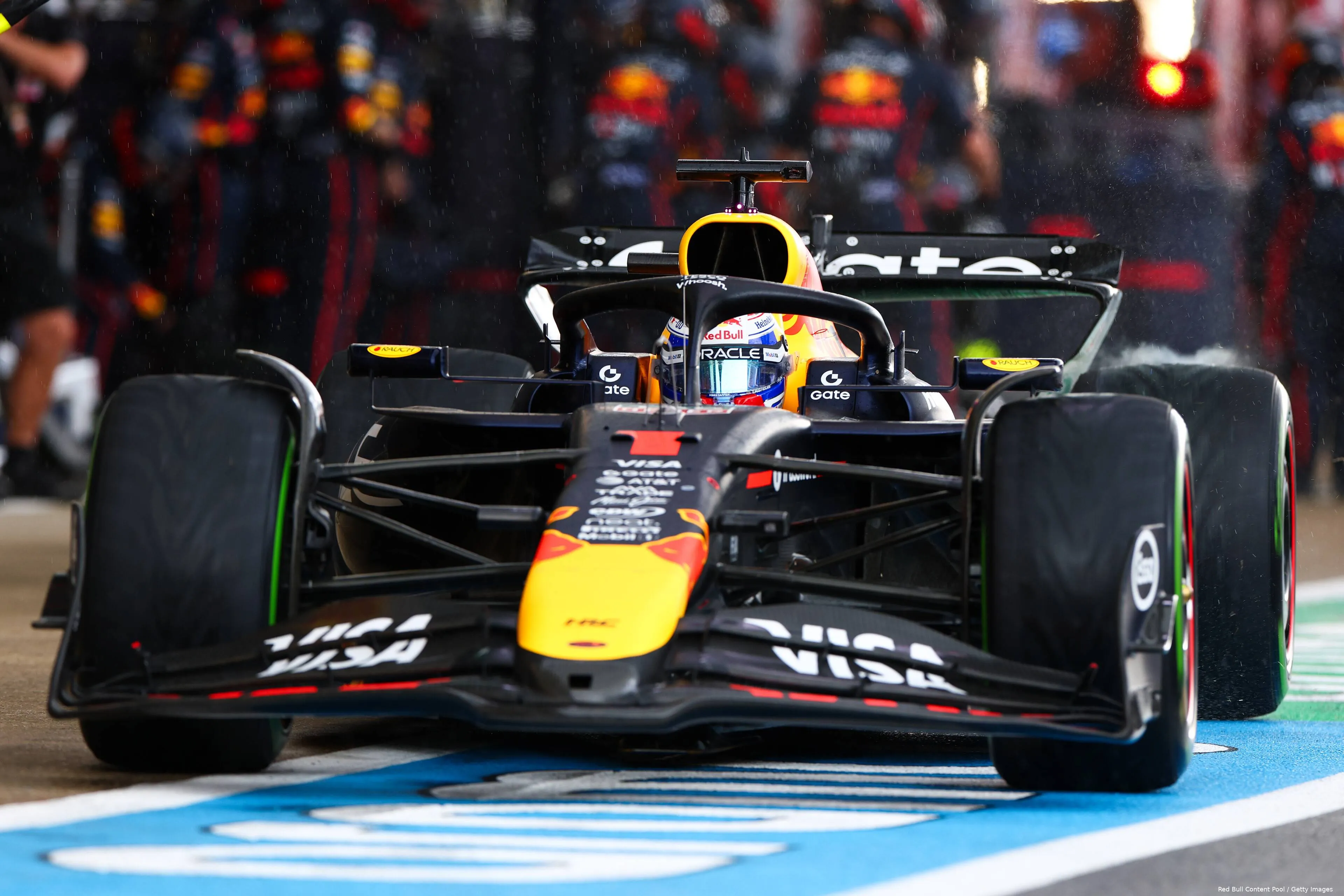 max verstappen rb21 red bull racing 2025 silverstone groot brittannie zondag race pitstop 1