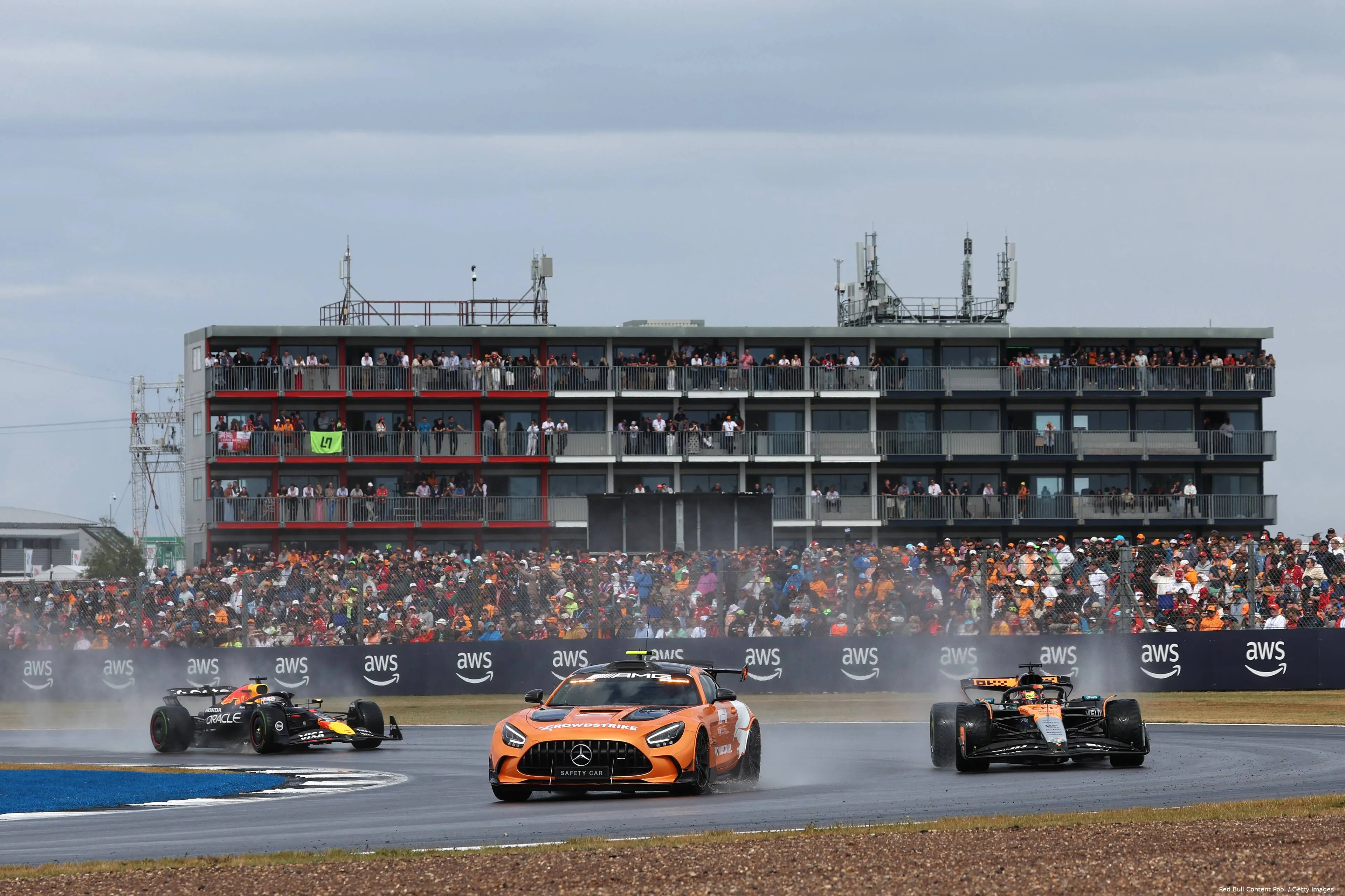 max verstappen red bull racing oscar piastri mclaren 2025 silverstone groot brittannie zondag race safety car