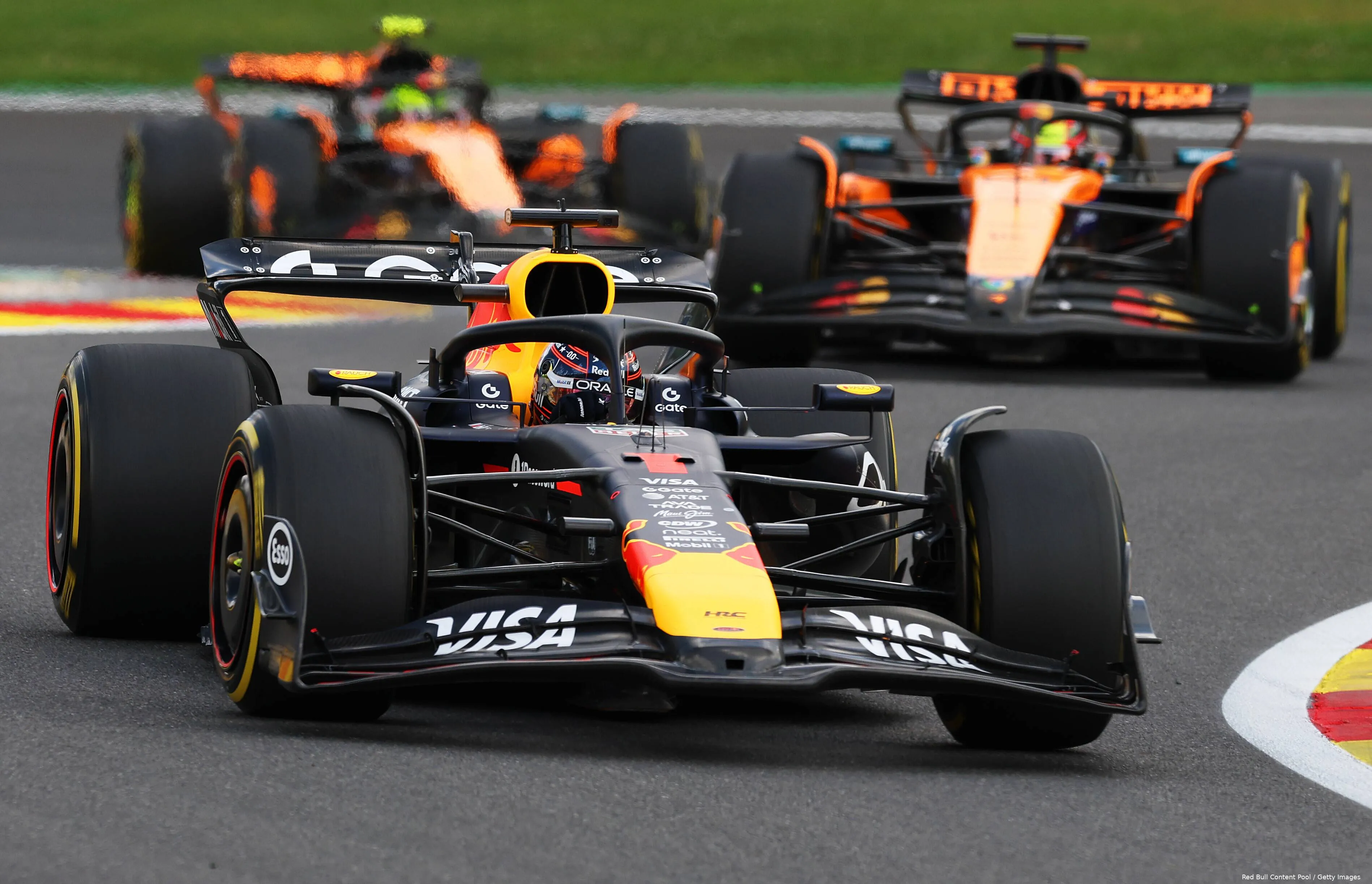 verstappen-piastri-norris-red-bull-mclaren-spa-sprintrace-6